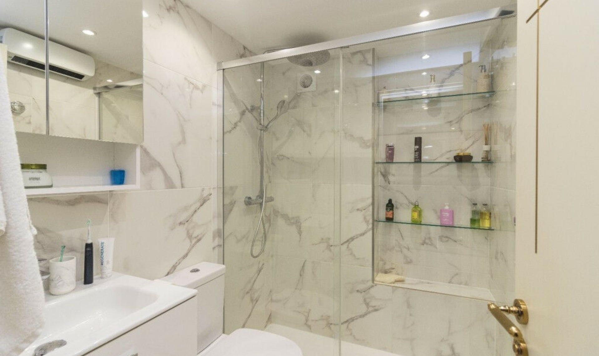 Resale - Apartment -
Puerto Banús