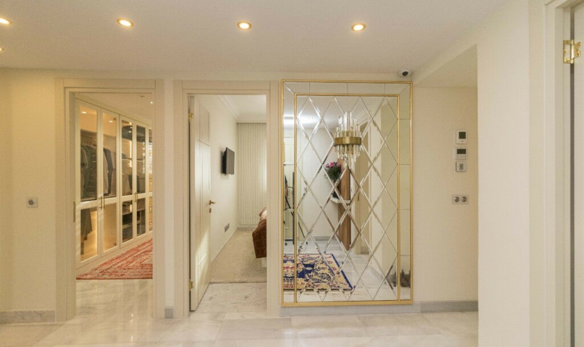 Resale - Apartment -
Puerto Banús