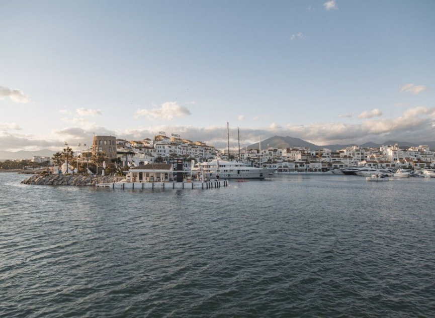 Resale - Apartment -
Puerto Banús