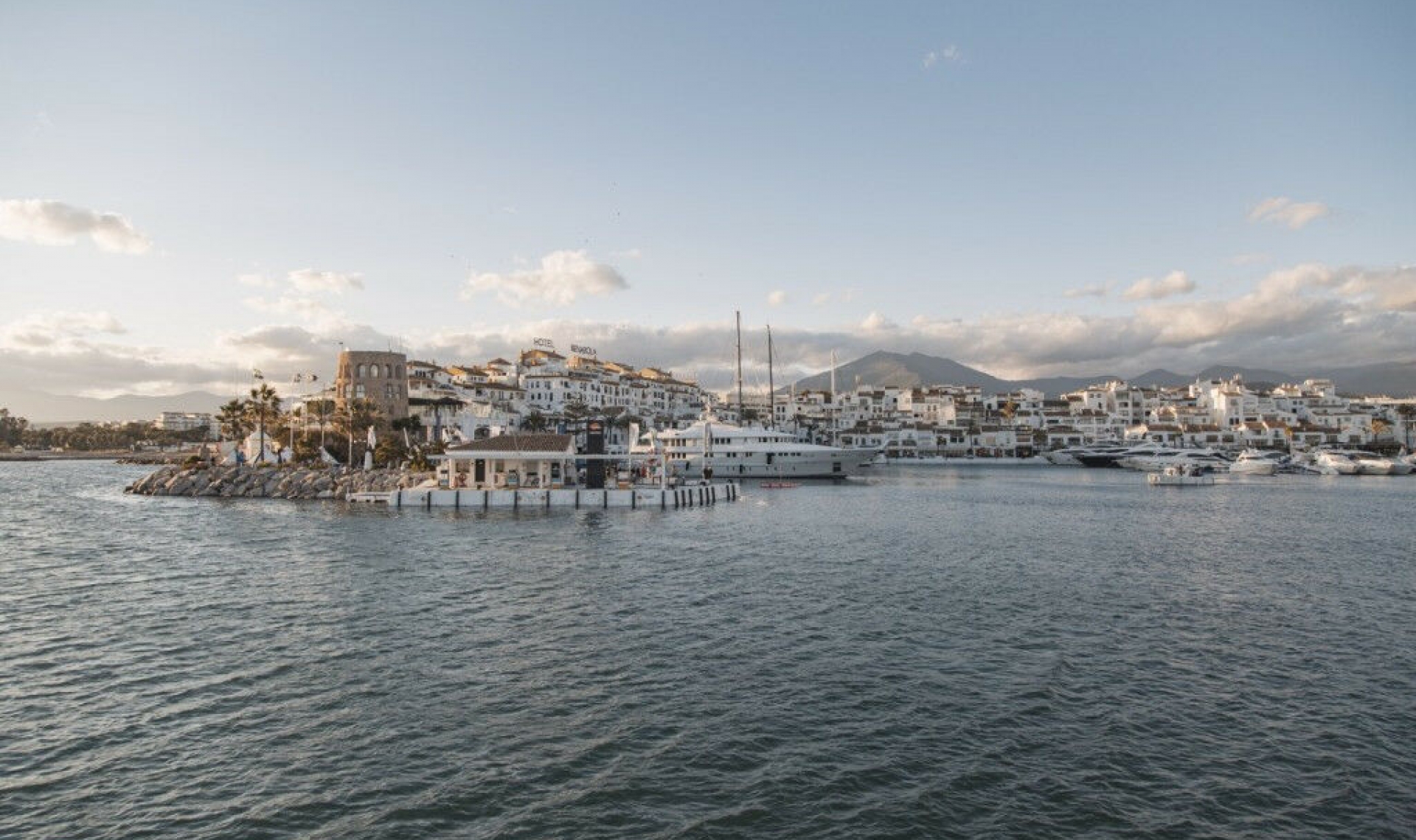 Resale - Apartment -
Puerto Banús