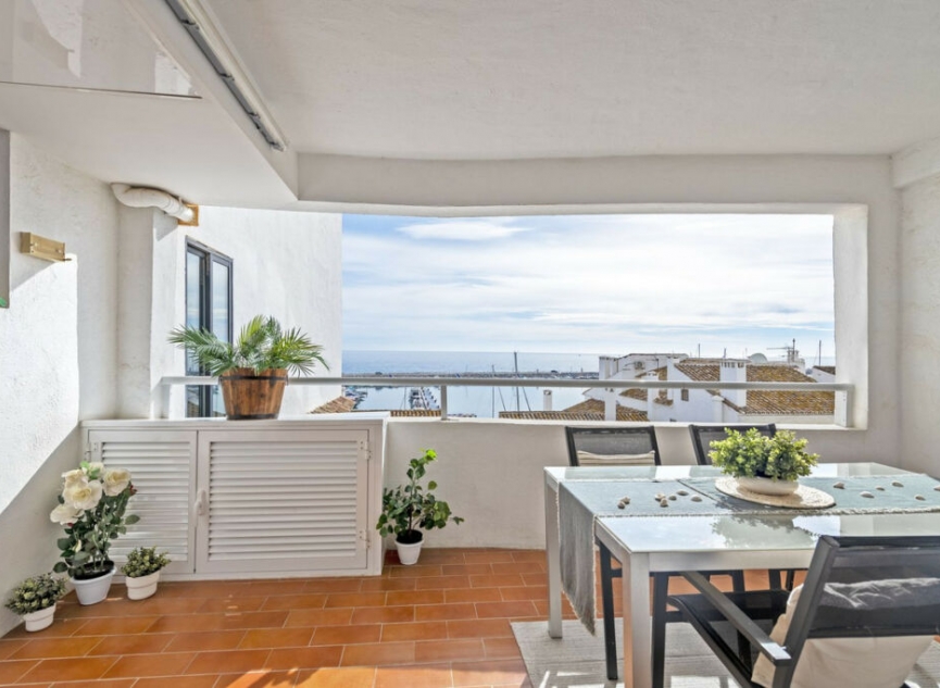 Resale - Apartment -
Puerto Banús