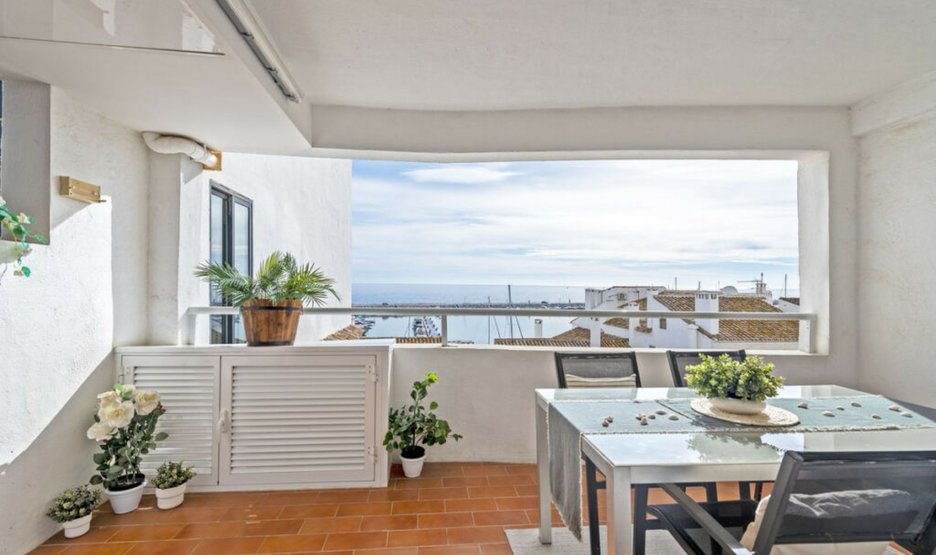 Resale - Apartment -
Puerto Banús