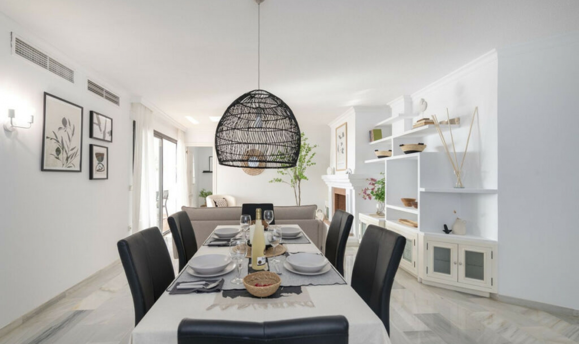 Resale - Apartment -
Puerto Banús