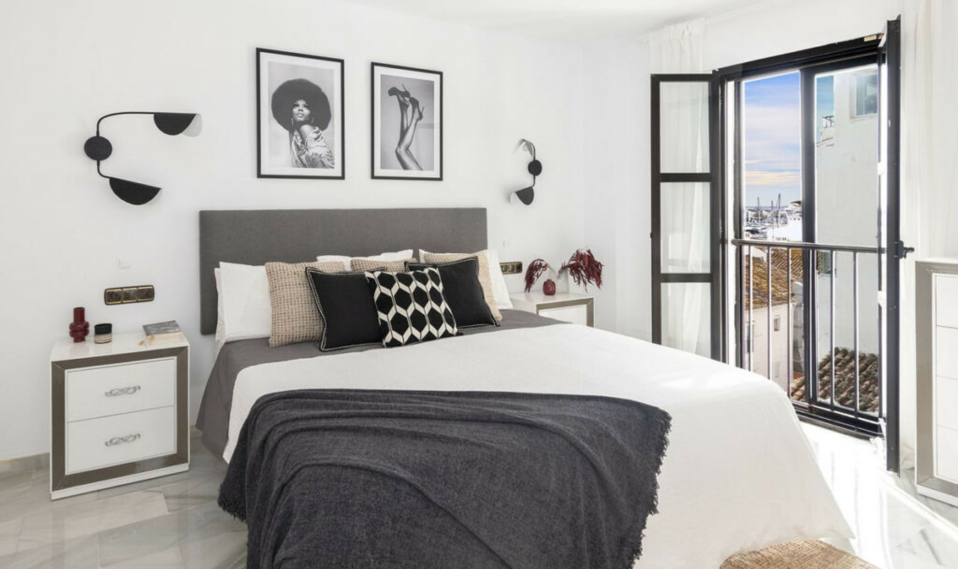 Resale - Apartment -
Puerto Banús