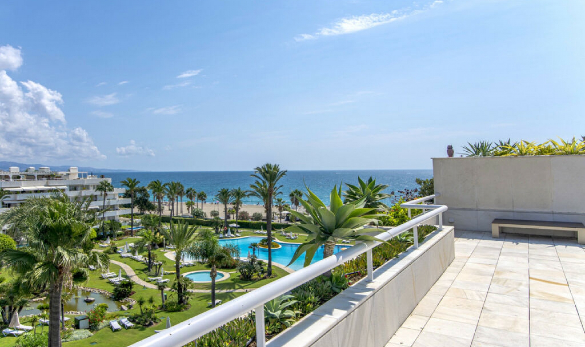 Resale - Apartment -
Puerto Banús