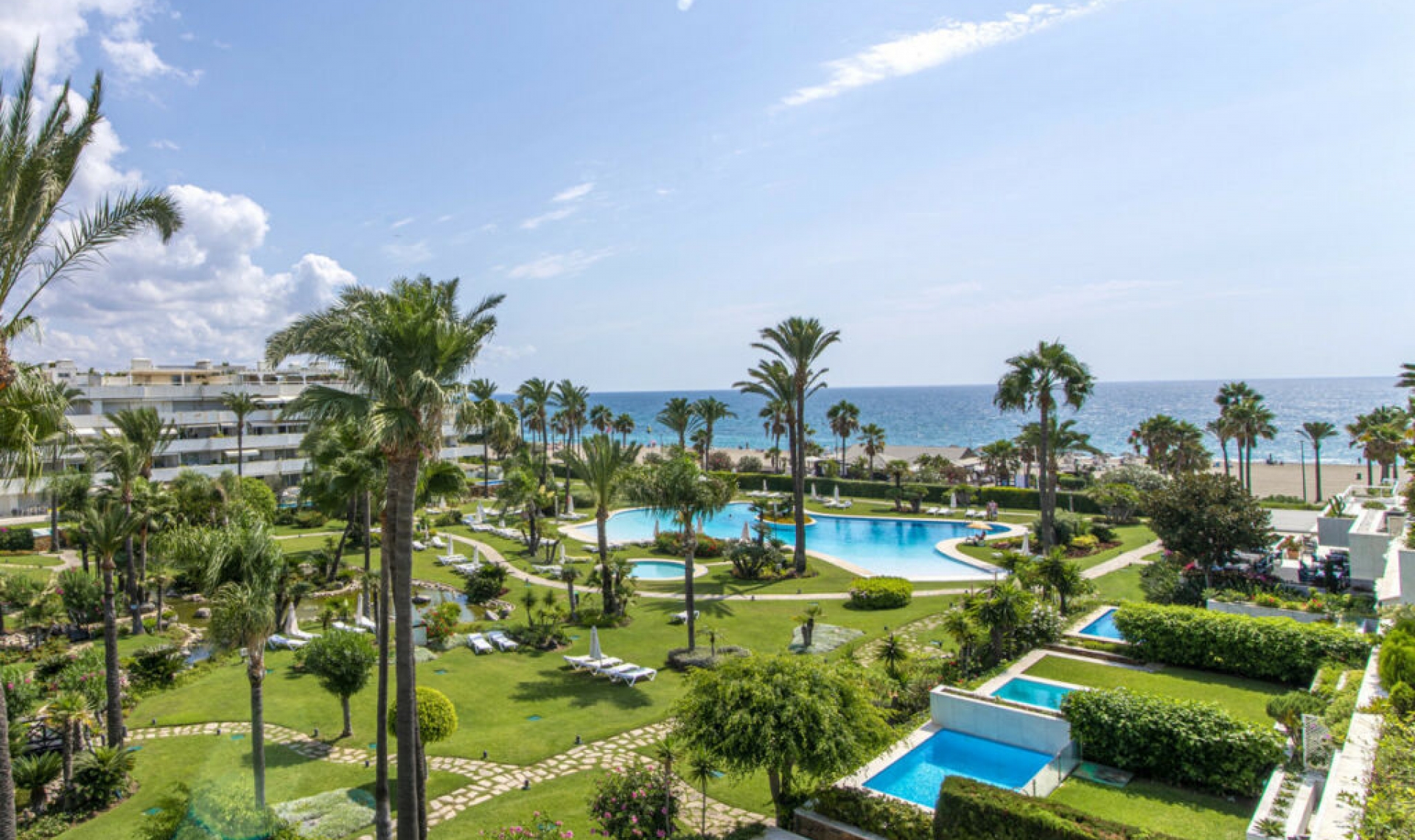 Resale - Apartment -
Puerto Banús