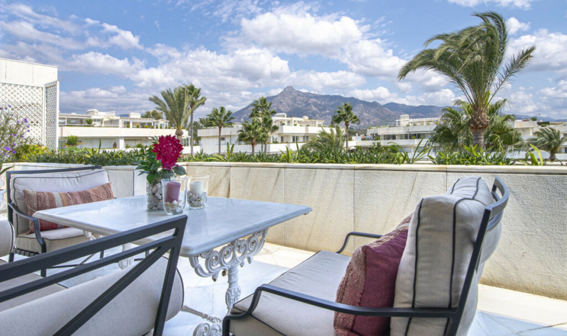 Resale - Apartment -
Puerto Banús