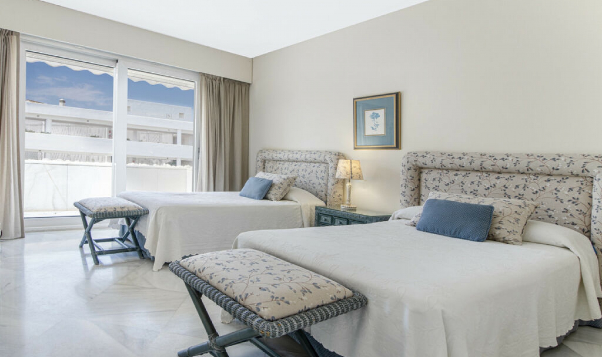 Resale - Apartment -
Puerto Banús