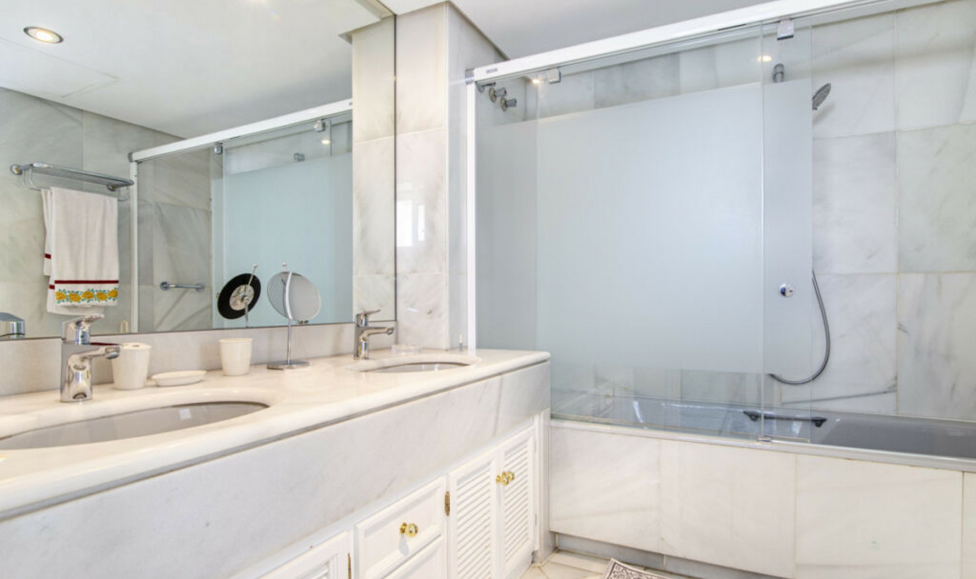 Resale - Apartment -
Puerto Banús