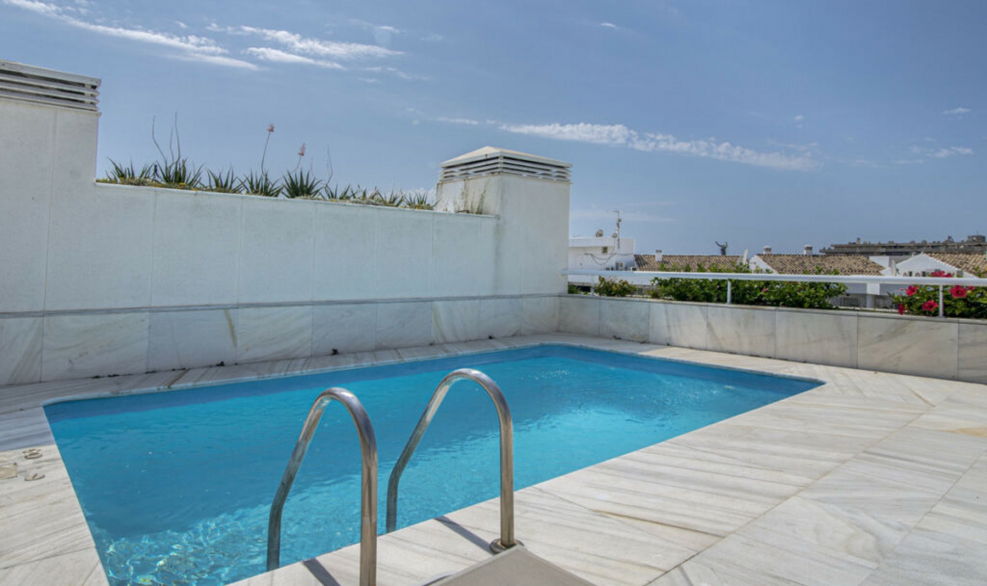 Resale - Apartment -
Puerto Banús
