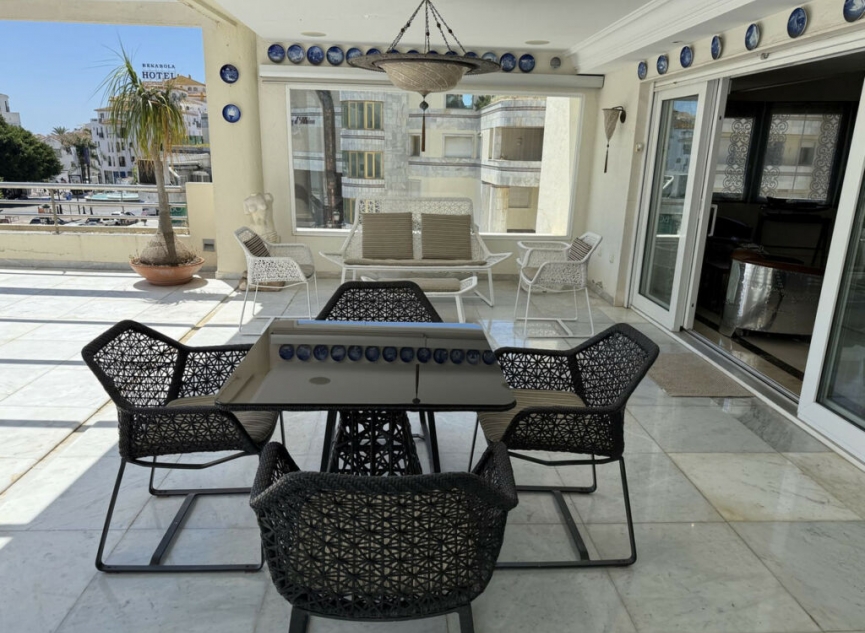 Resale - Apartment -
Puerto Banús