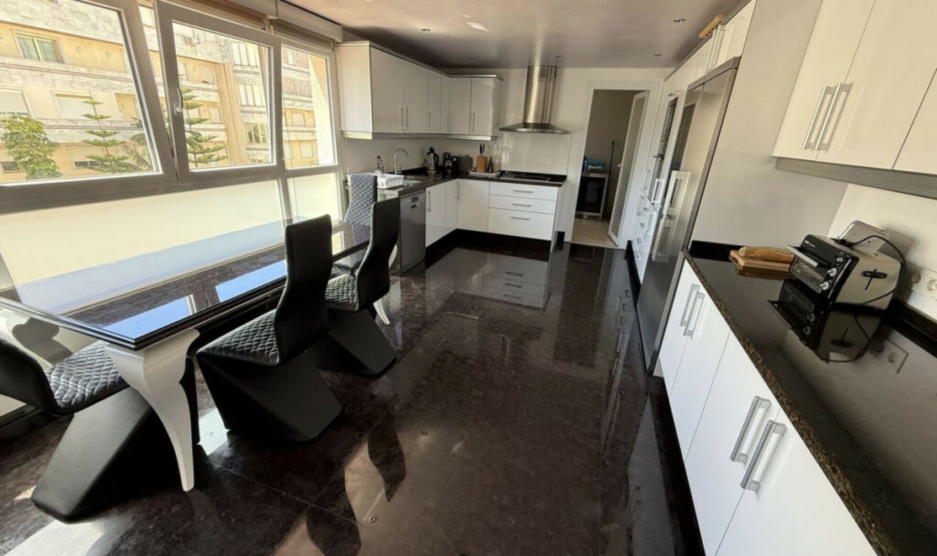 Resale - Apartment -
Puerto Banús