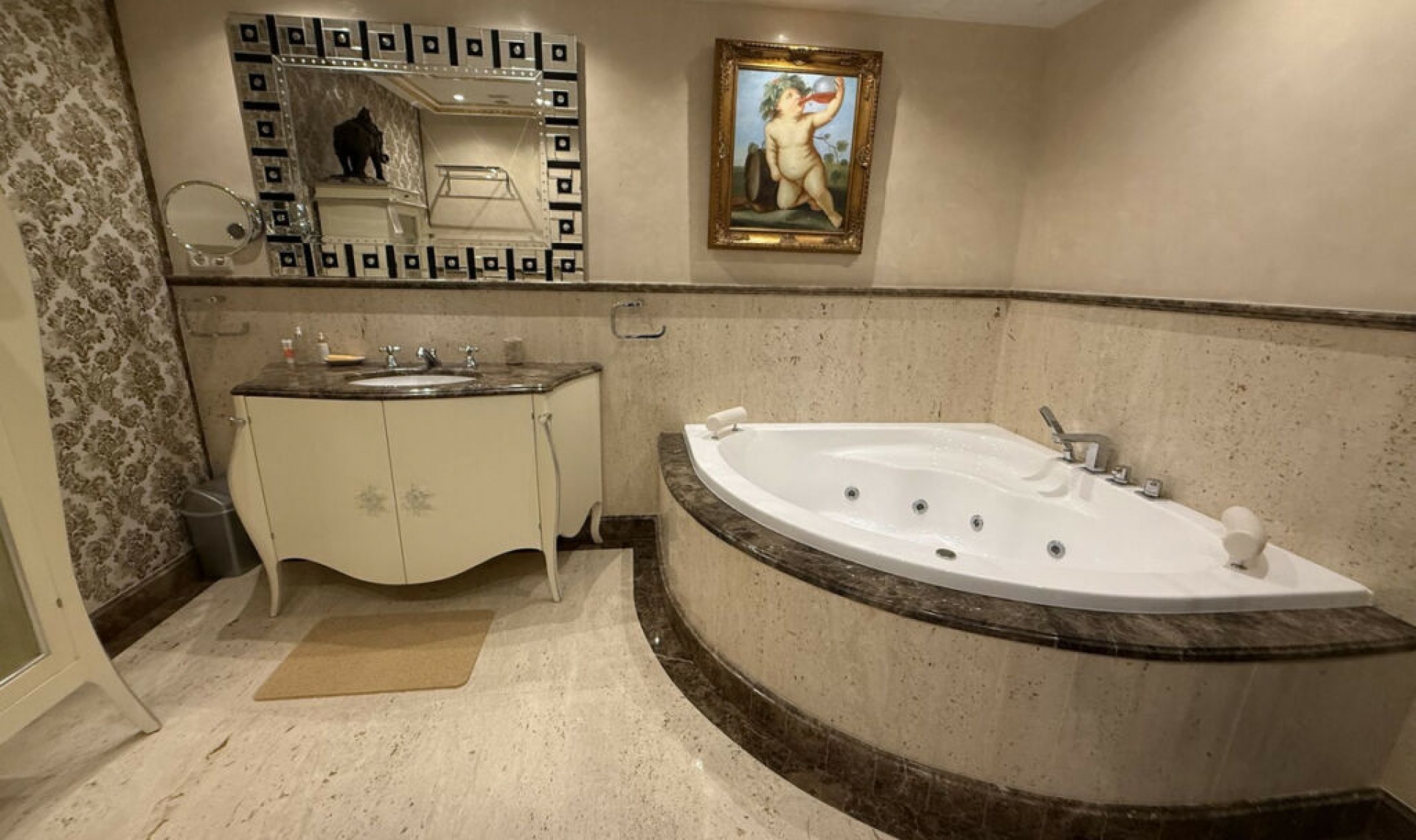 Resale - Apartment -
Puerto Banús