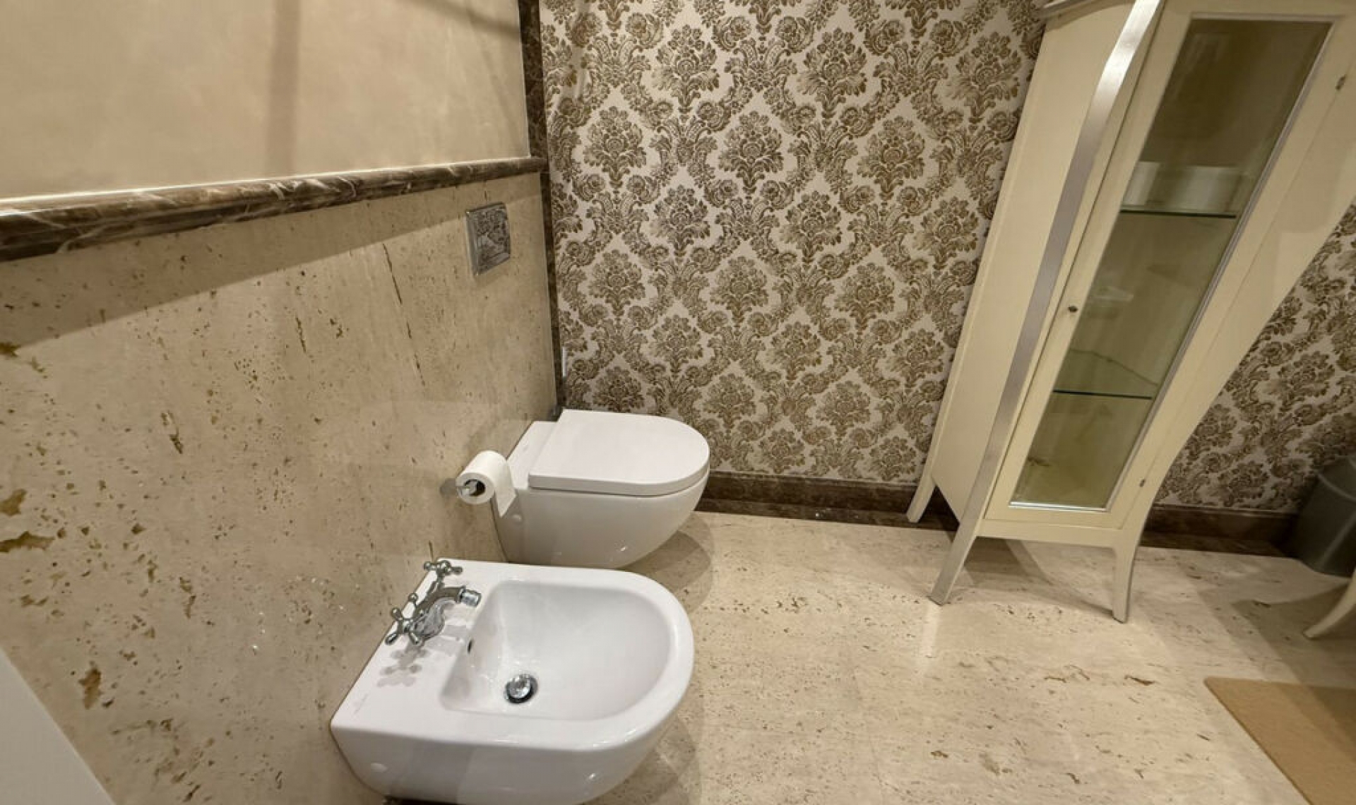 Resale - Apartment -
Puerto Banús