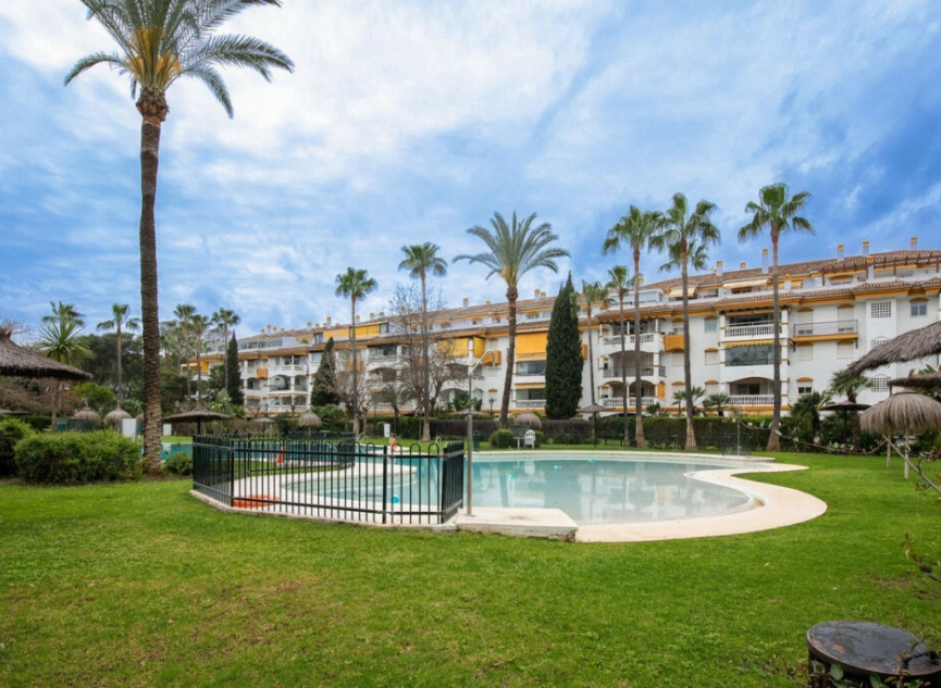Resale - Apartment -
Puerto Banús