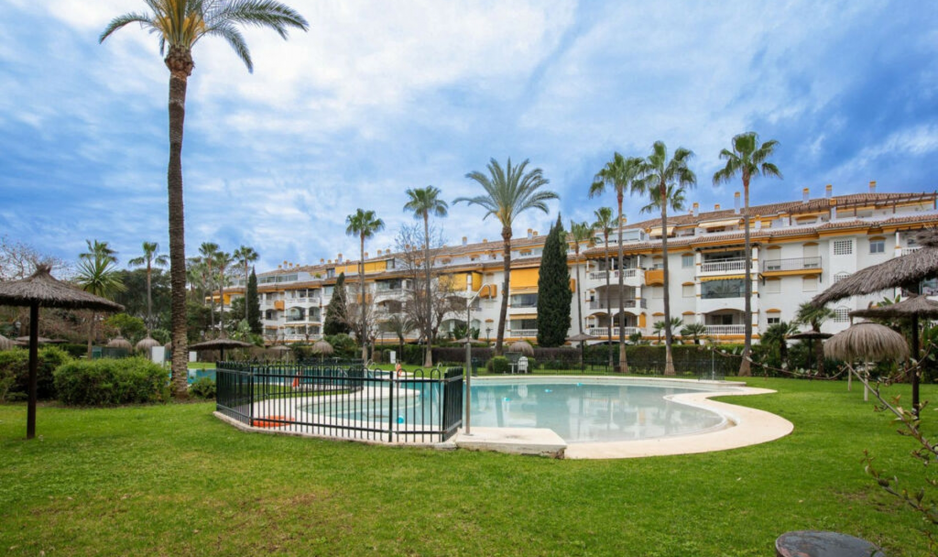 Resale - Apartment -
Puerto Banús