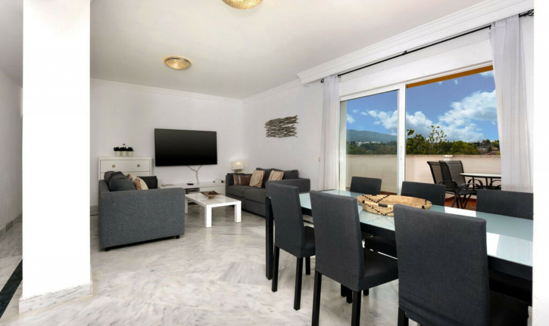 Resale - Apartment -
Puerto Banús