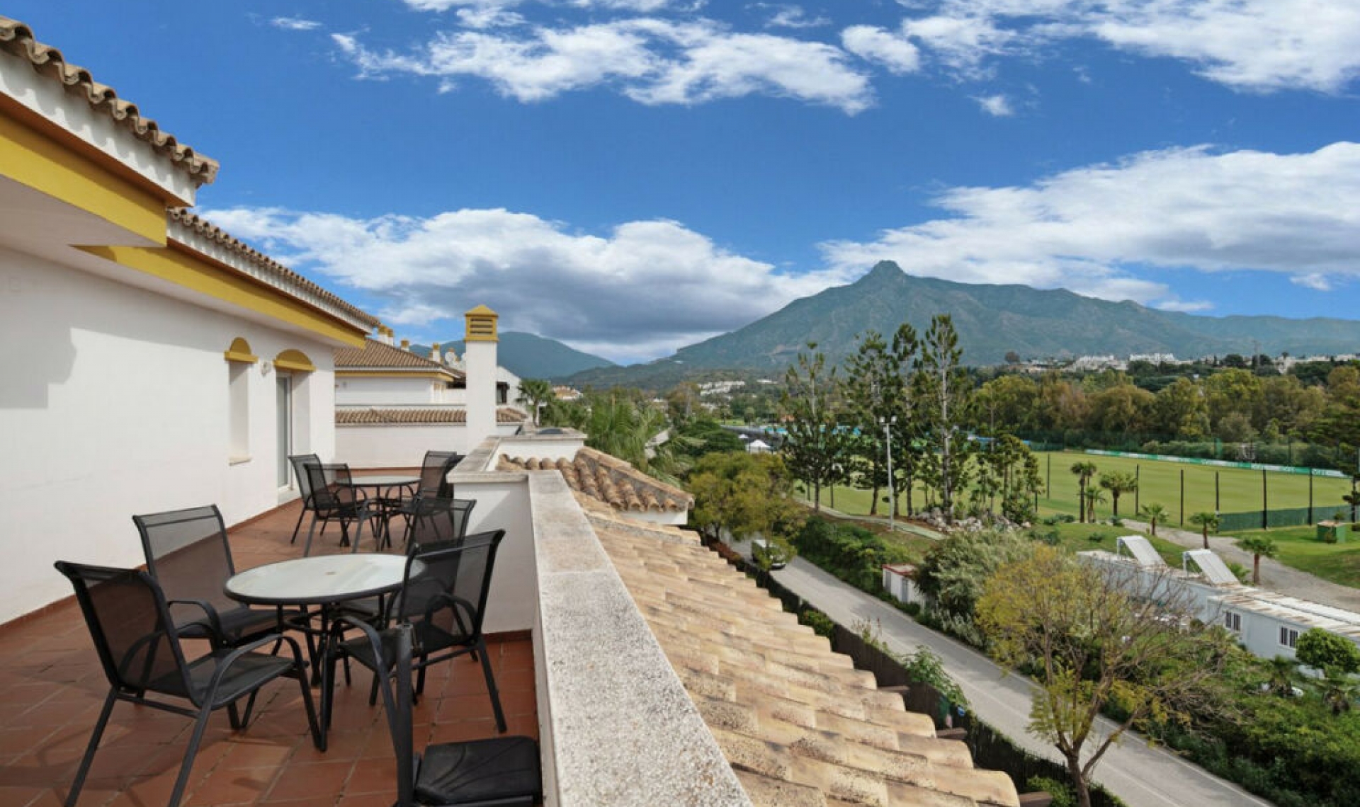 Resale - Apartment -
Puerto Banús