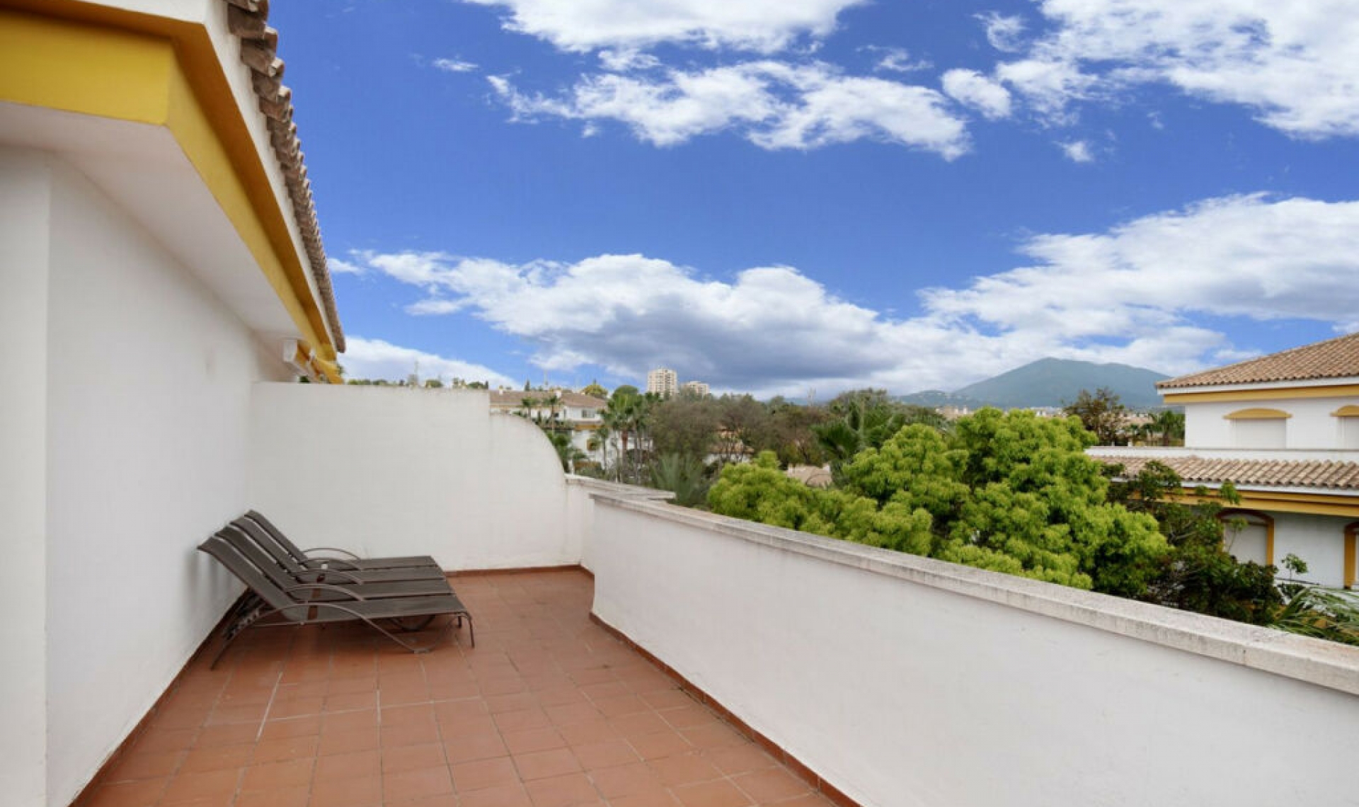 Resale - Apartment -
Puerto Banús