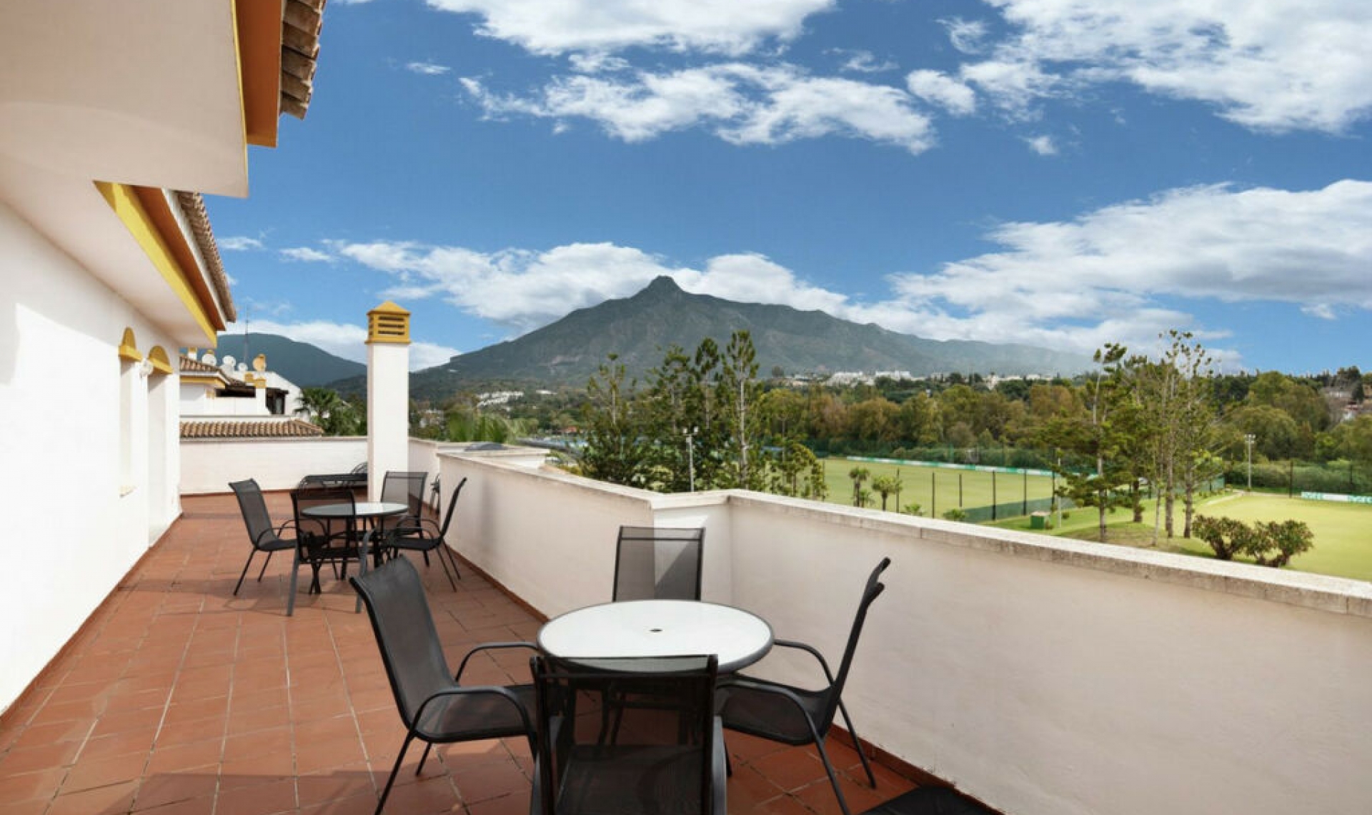 Resale - Apartment -
Puerto Banús