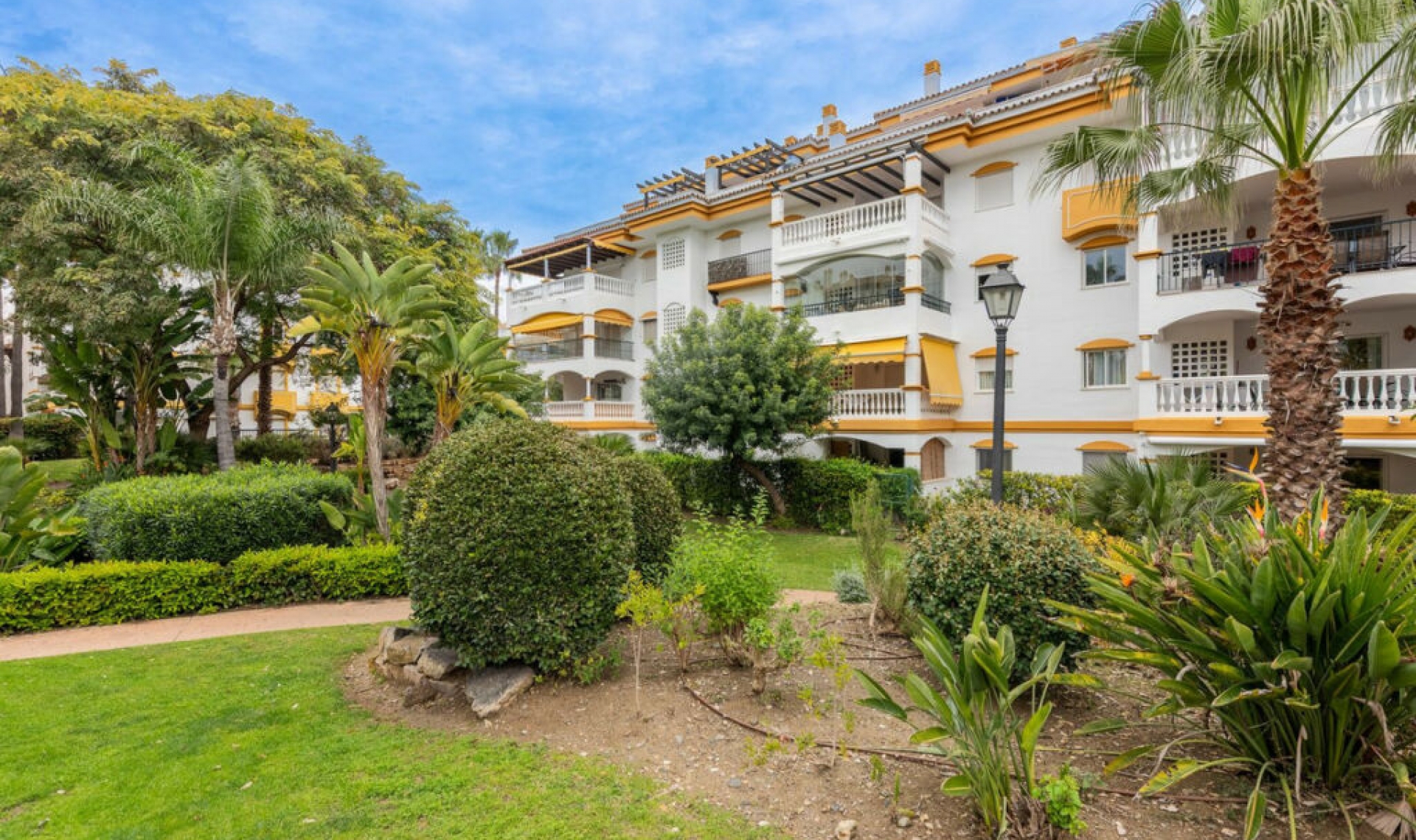 Resale - Apartment -
Puerto Banús