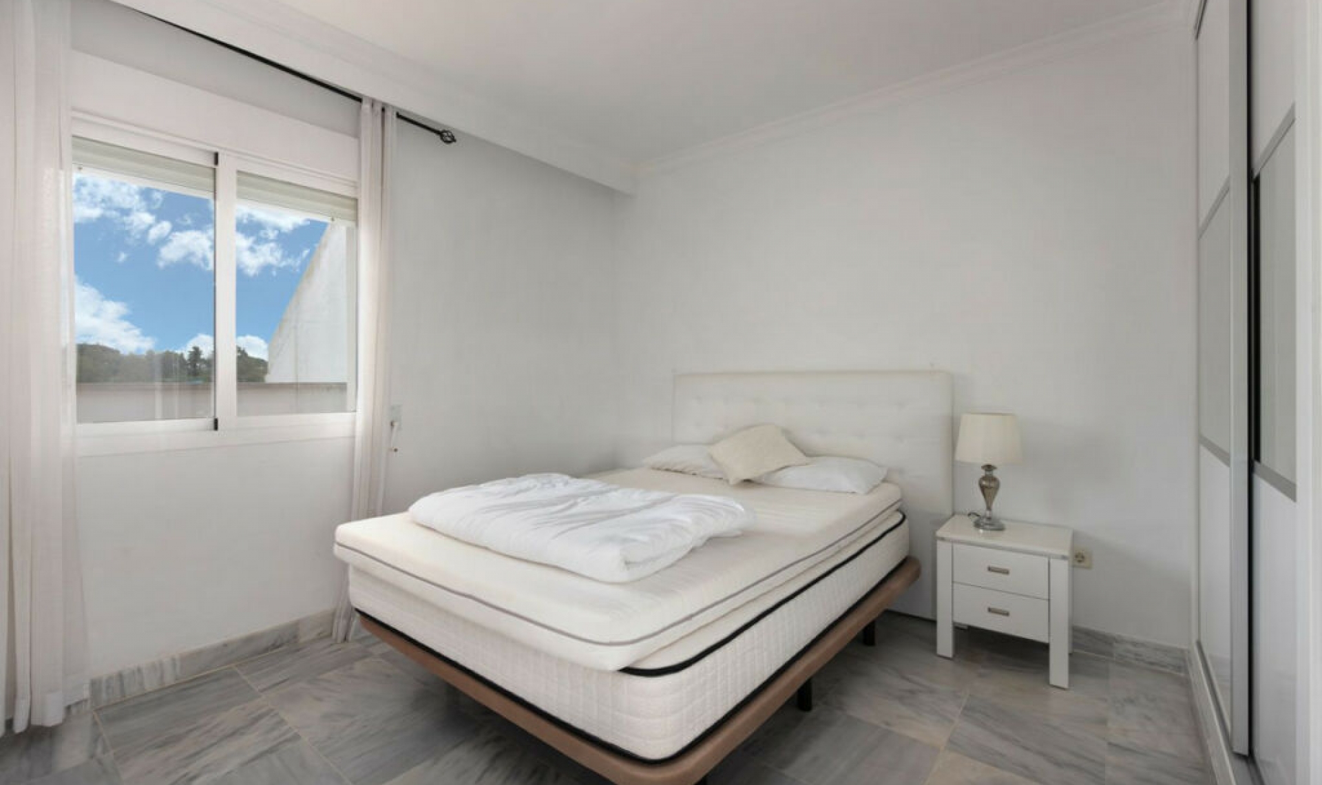 Resale - Apartment -
Puerto Banús