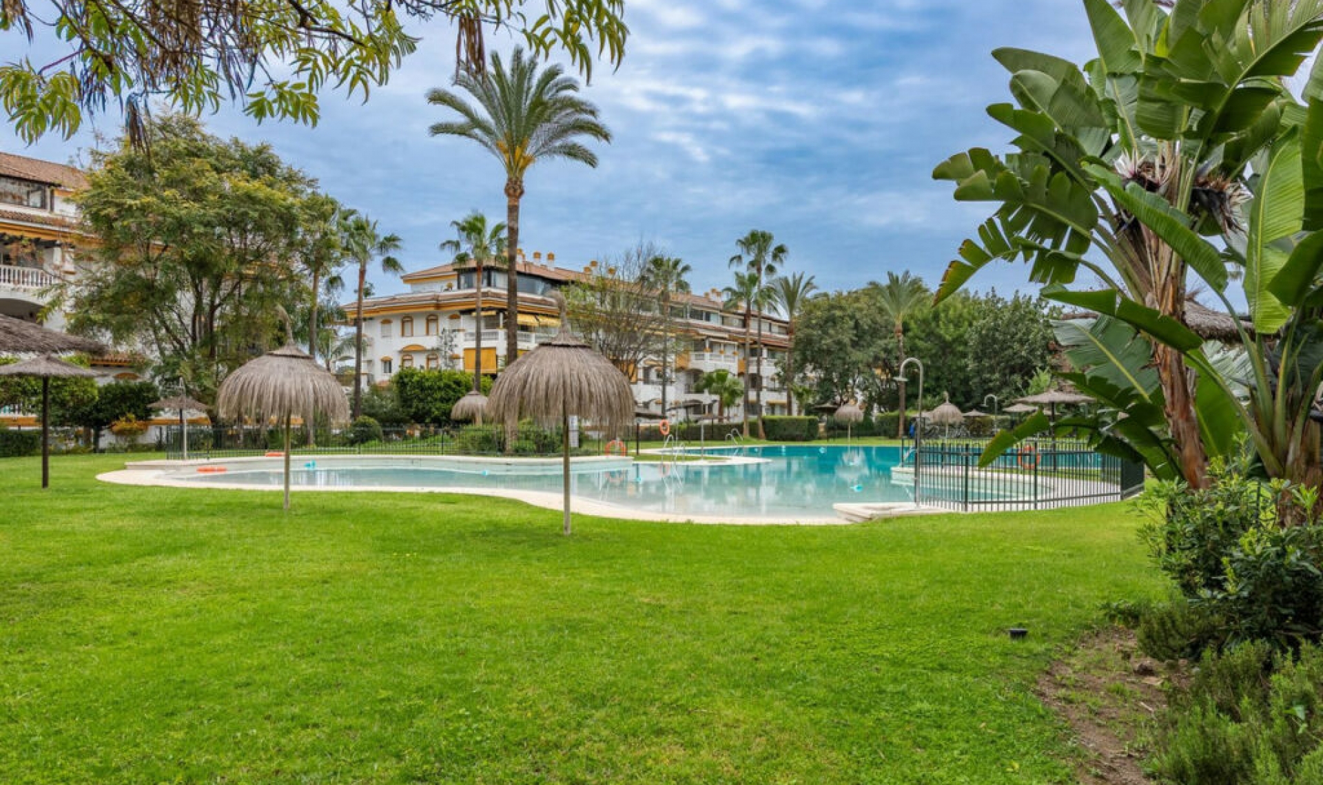 Resale - Apartment -
Puerto Banús