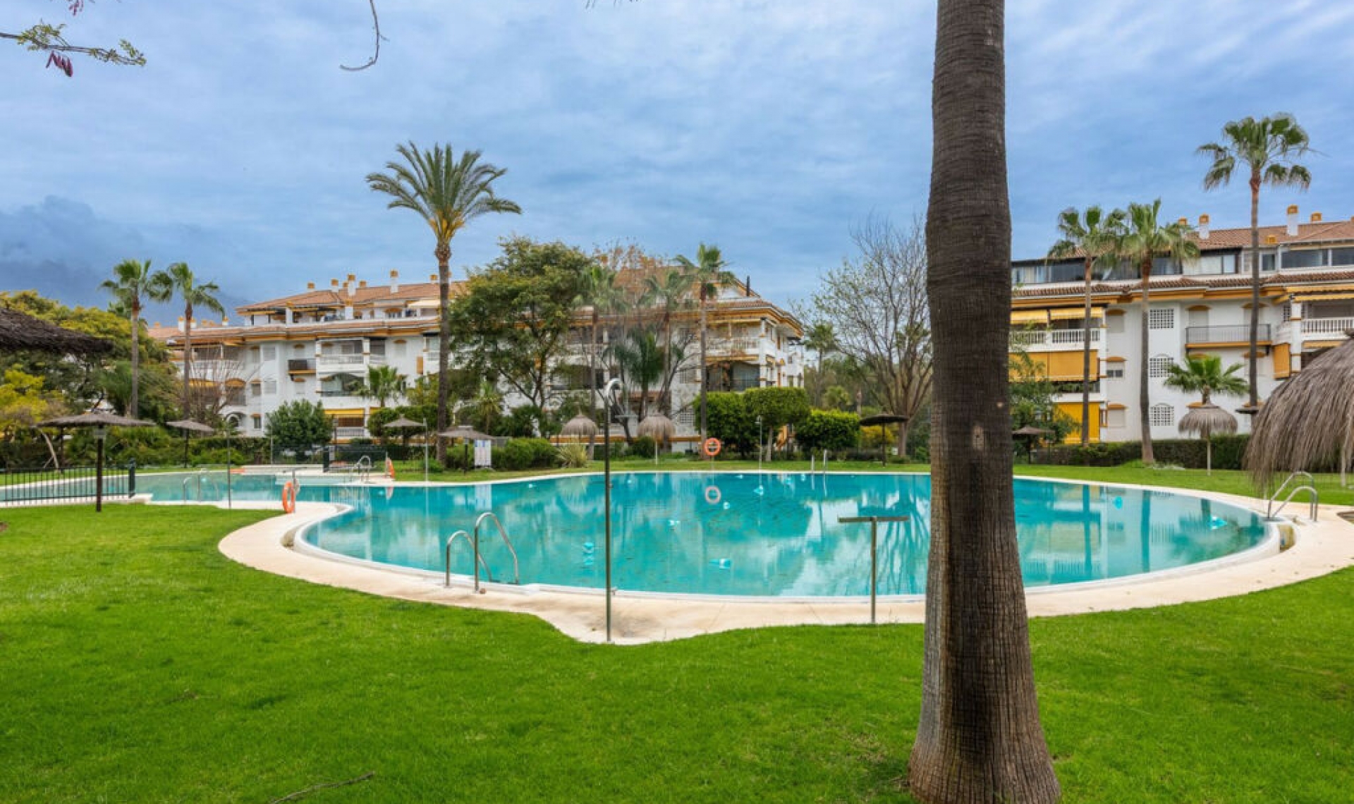 Resale - Apartment -
Puerto Banús