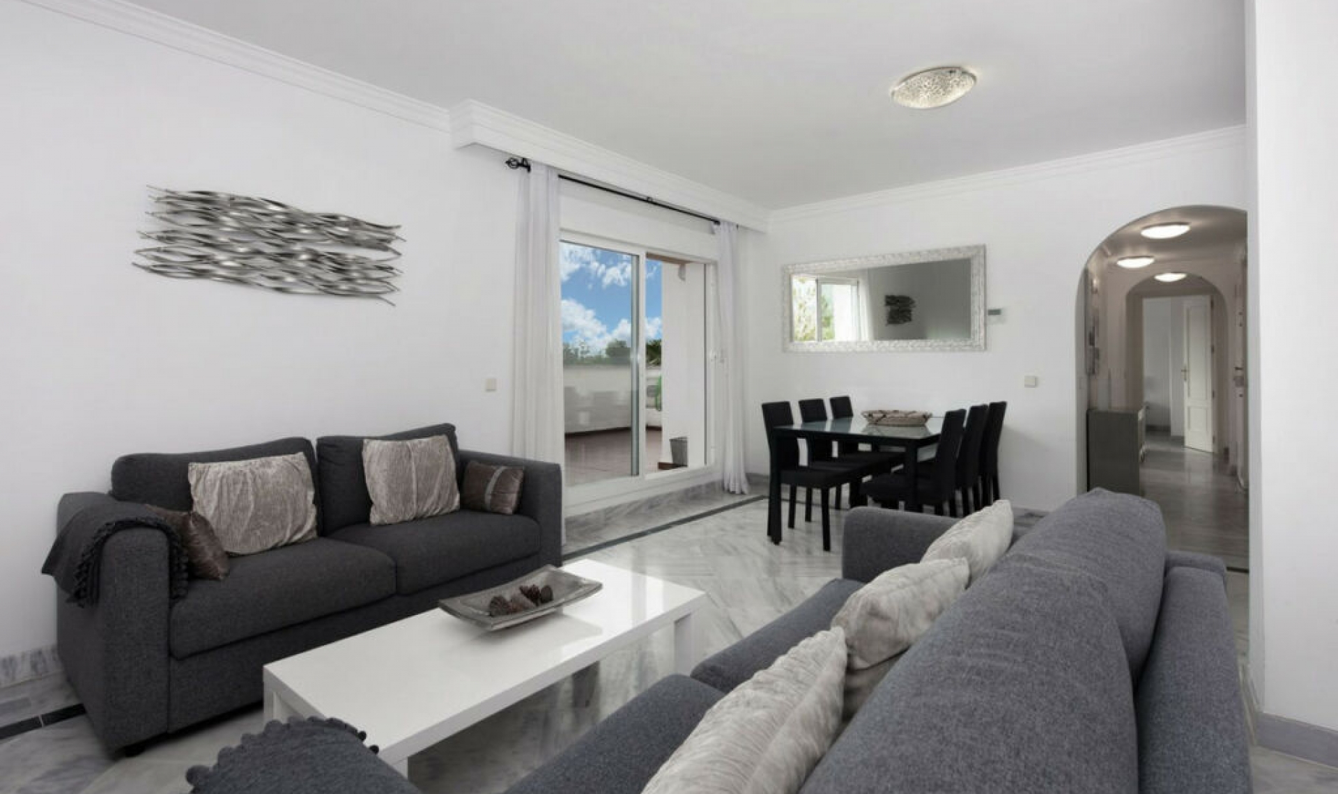 Resale - Apartment -
Puerto Banús