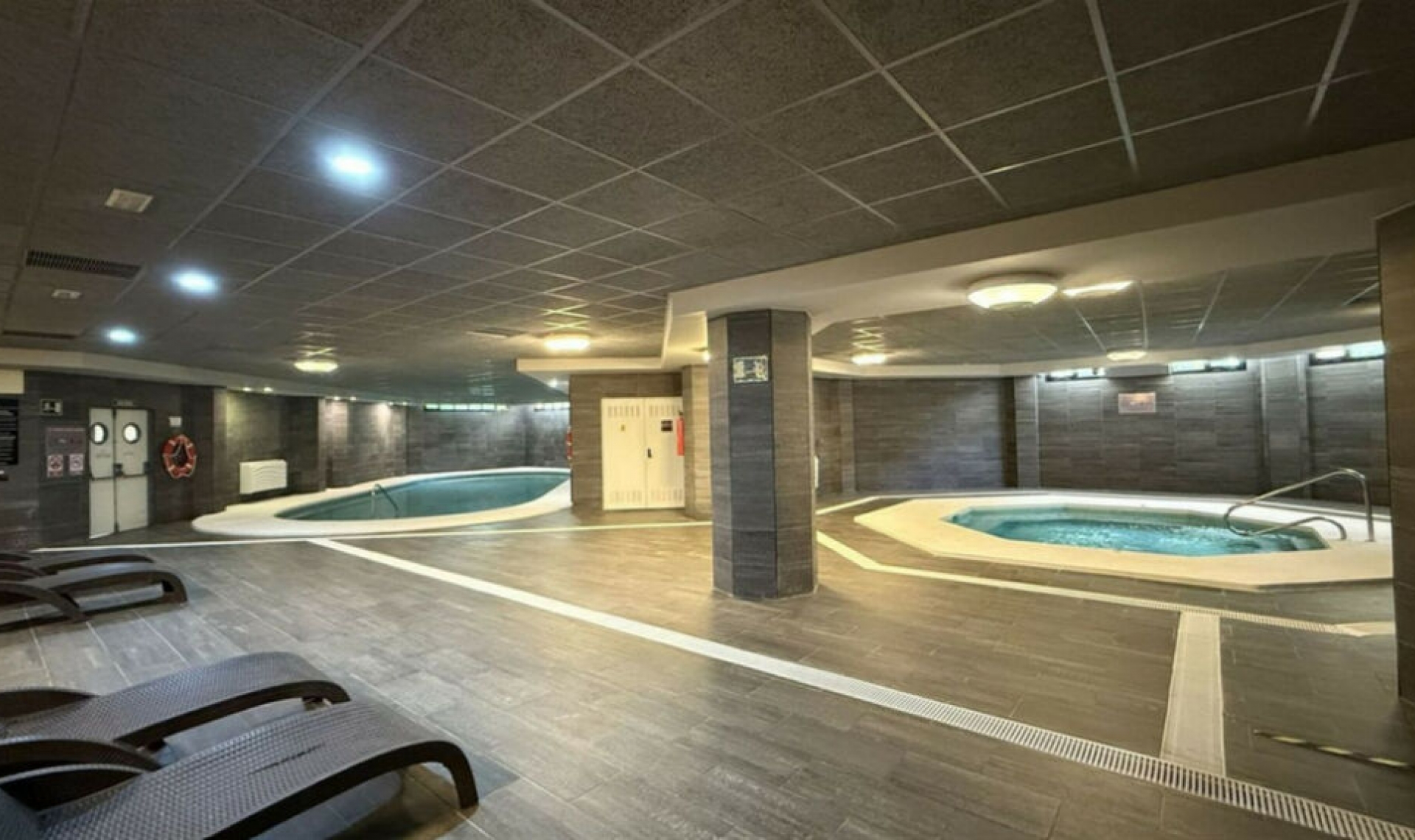 Resale - Apartment -
Puerto Banús