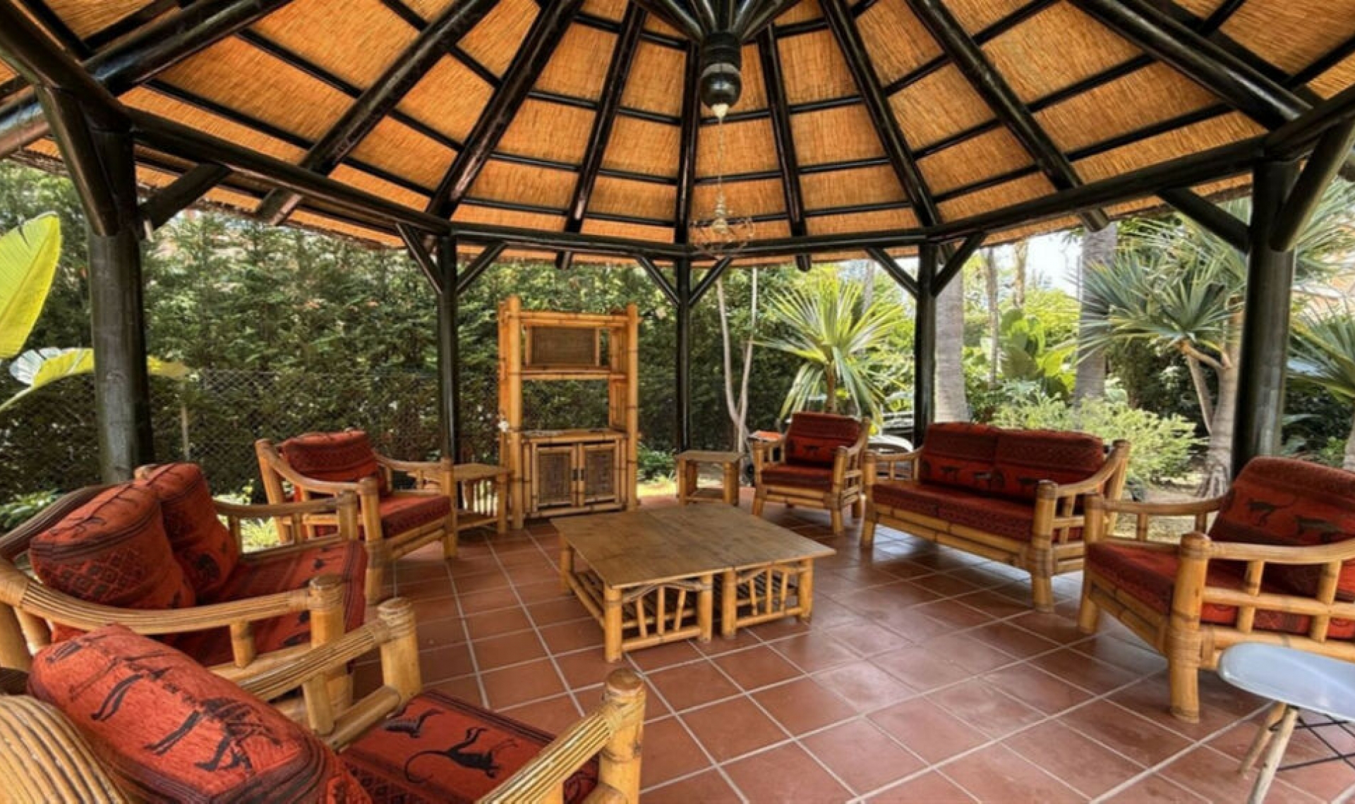 Resale - Apartment -
Puerto Banús