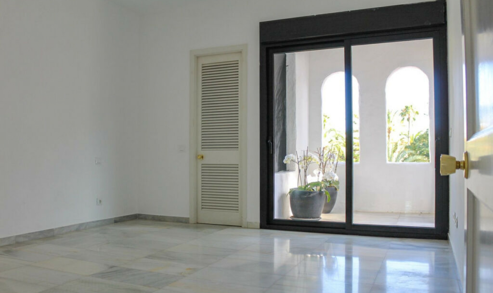 Resale - Apartment -
Puerto Banús