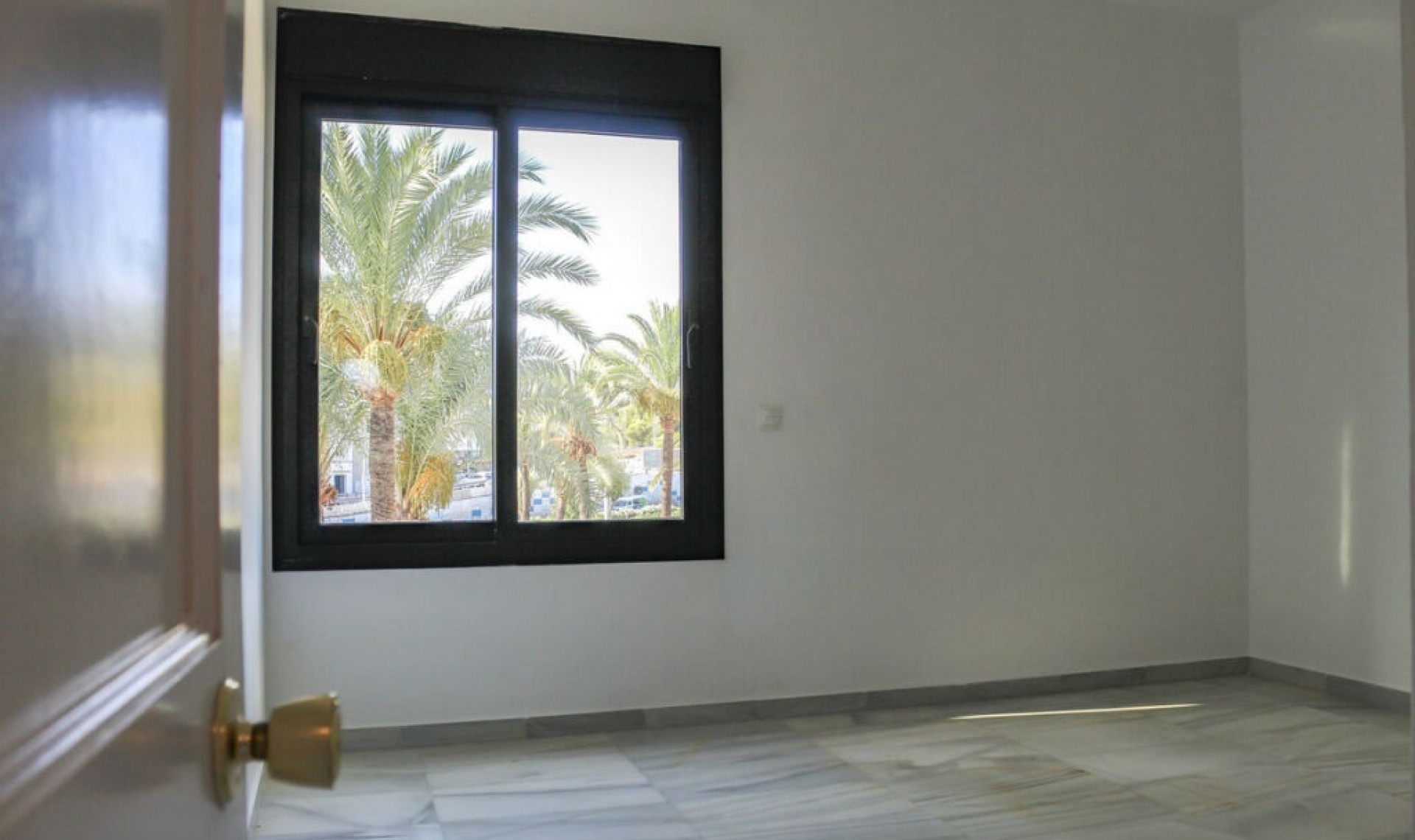 Resale - Apartment -
Puerto Banús