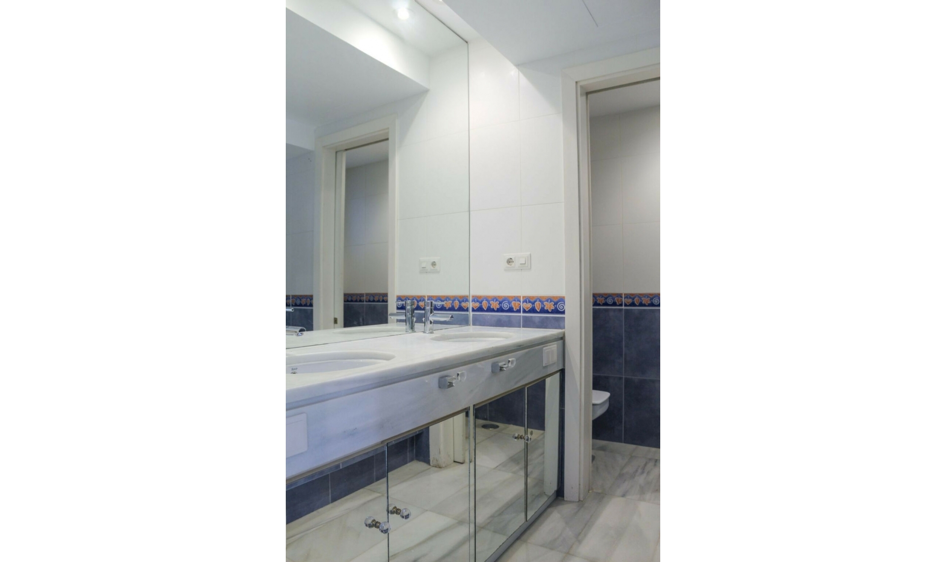 Resale - Apartment -
Puerto Banús