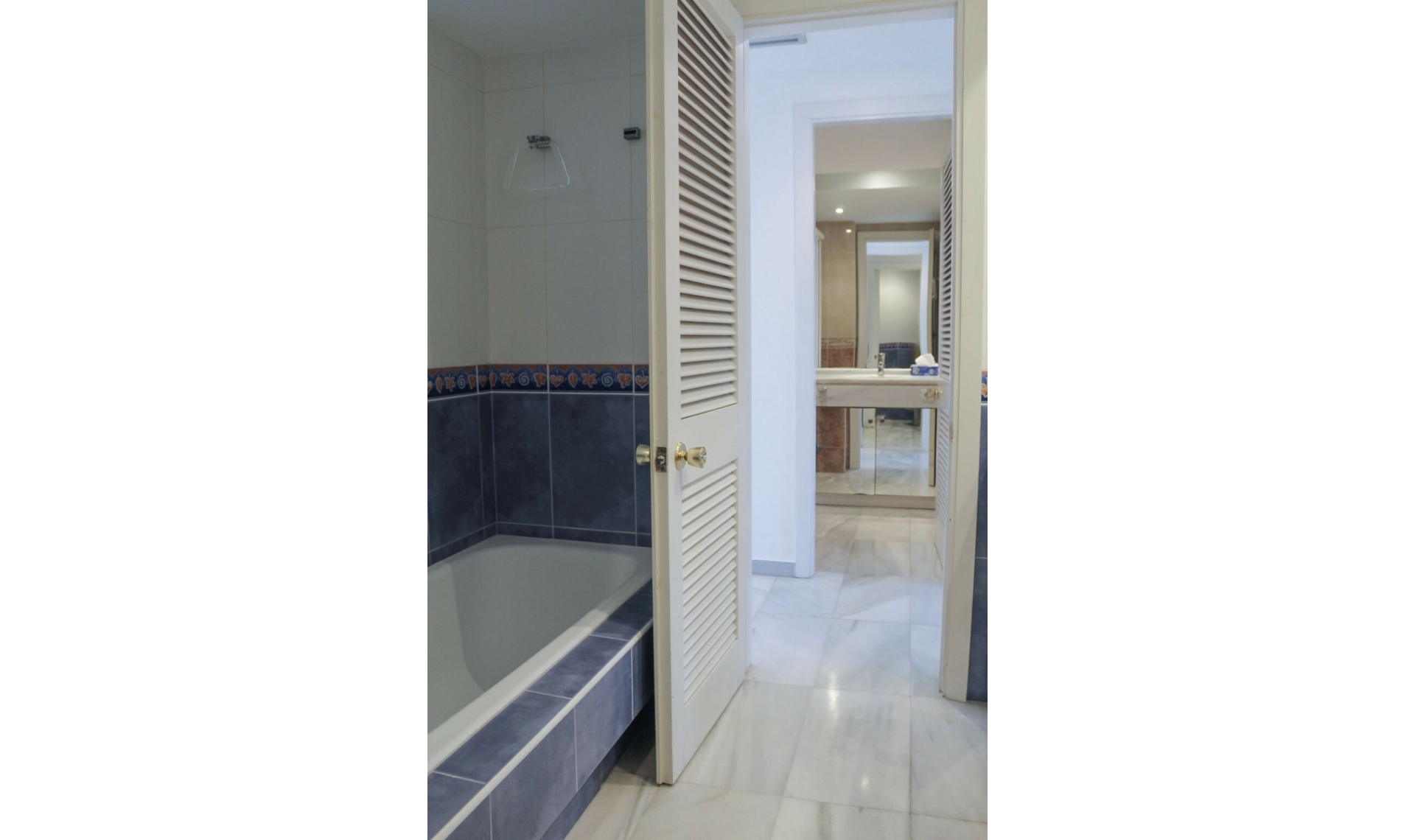 Resale - Apartment -
Puerto Banús