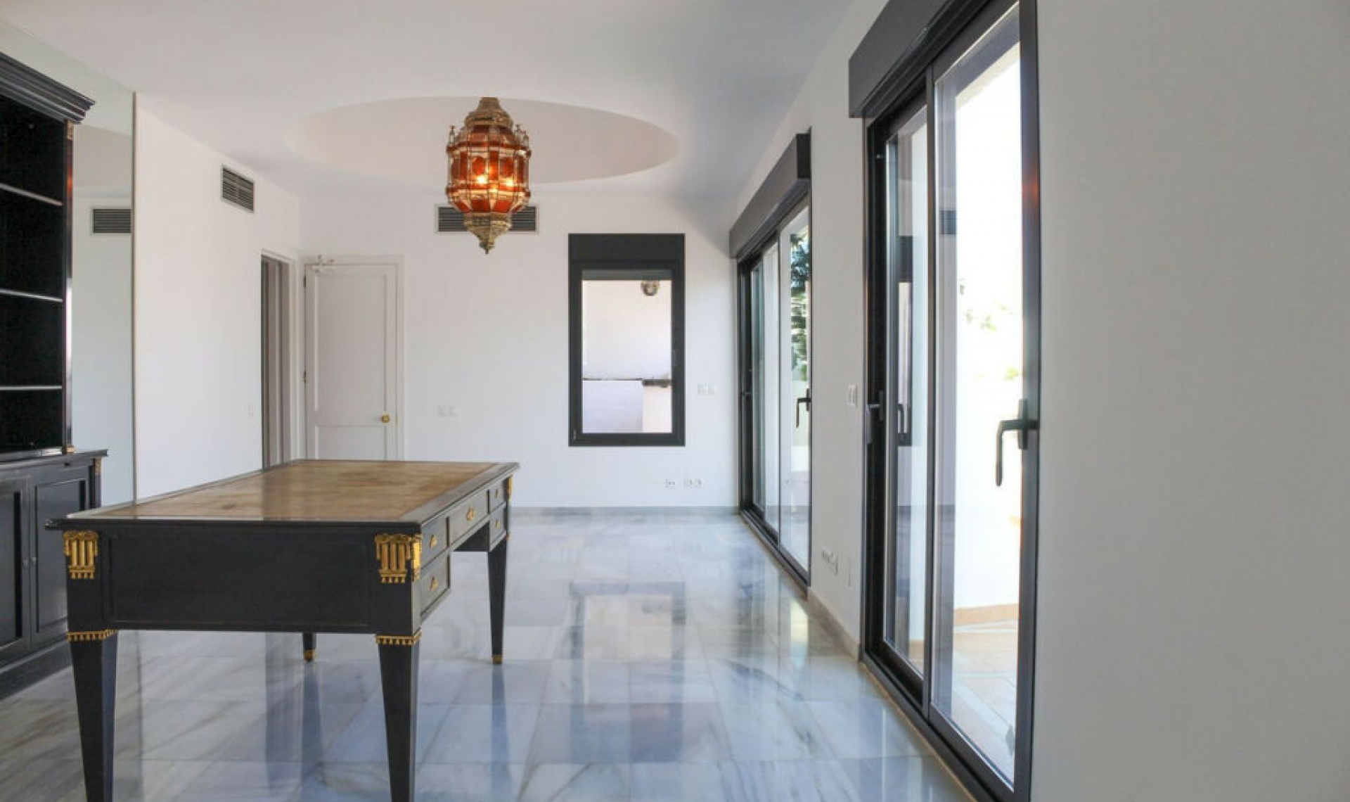Resale - Apartment -
Puerto Banús
