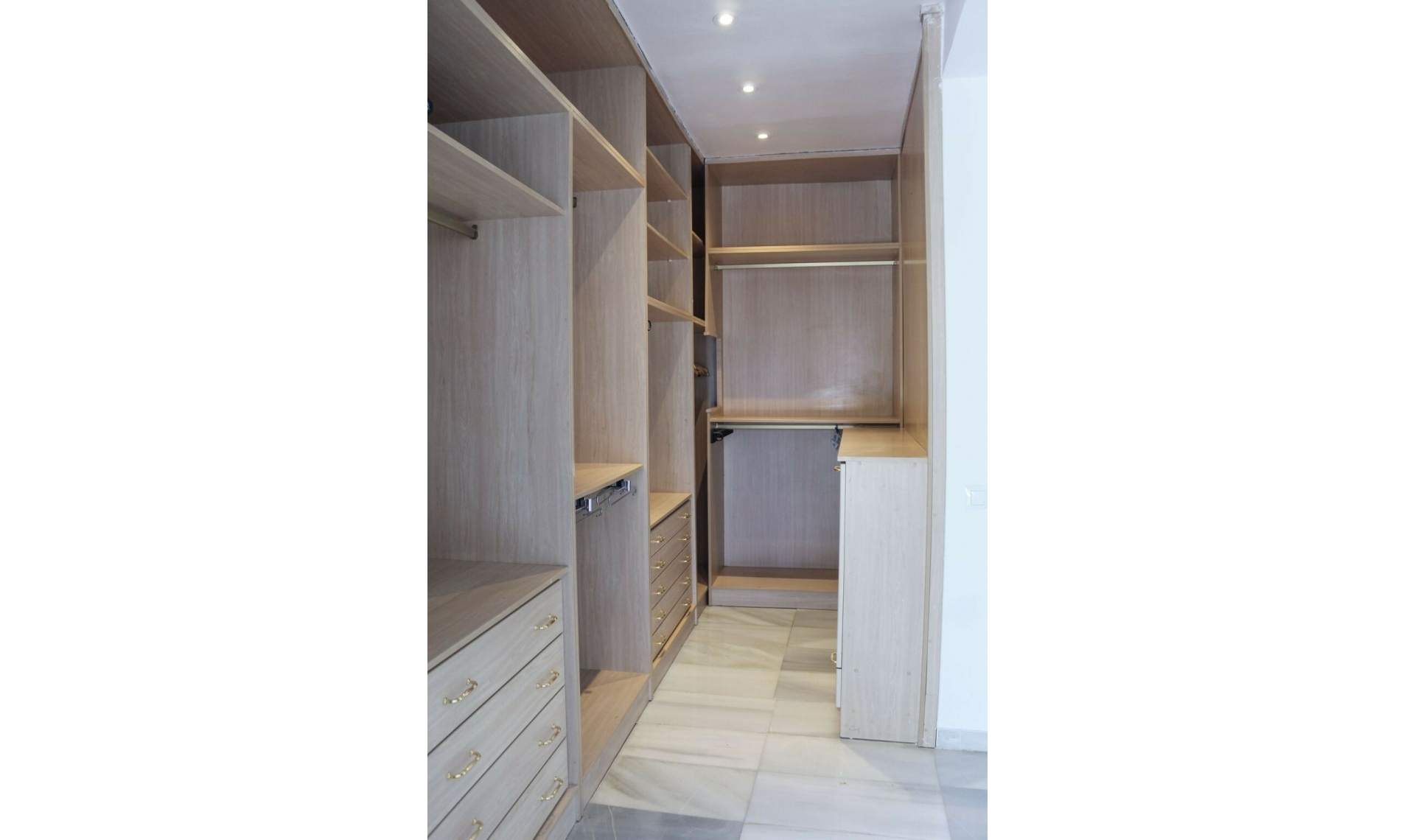 Resale - Apartment -
Puerto Banús