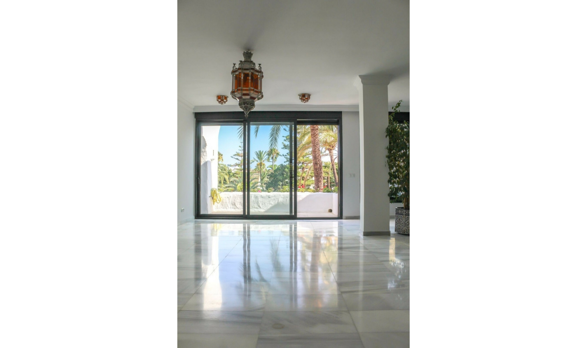 Resale - Apartment -
Puerto Banús