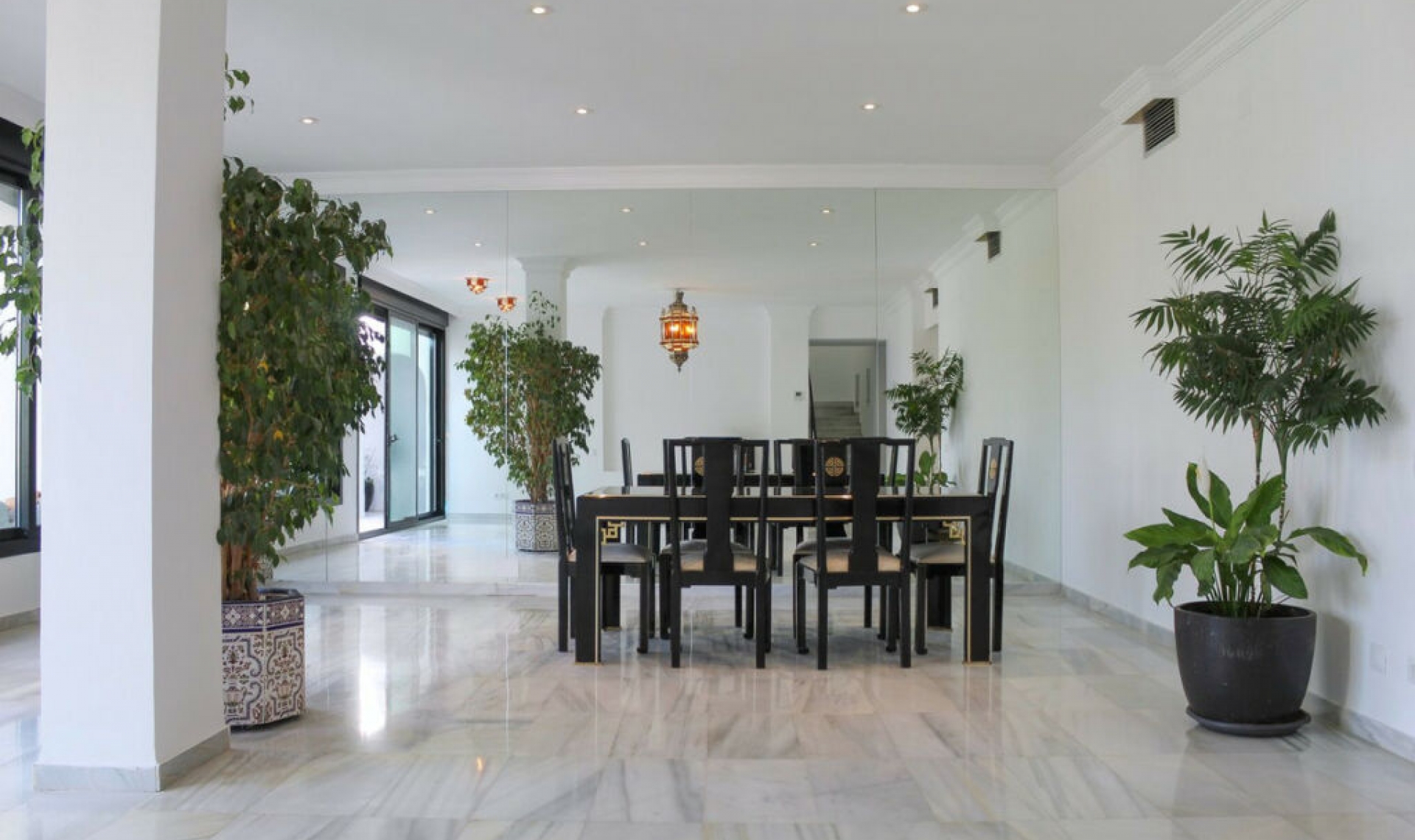 Resale - Apartment -
Puerto Banús