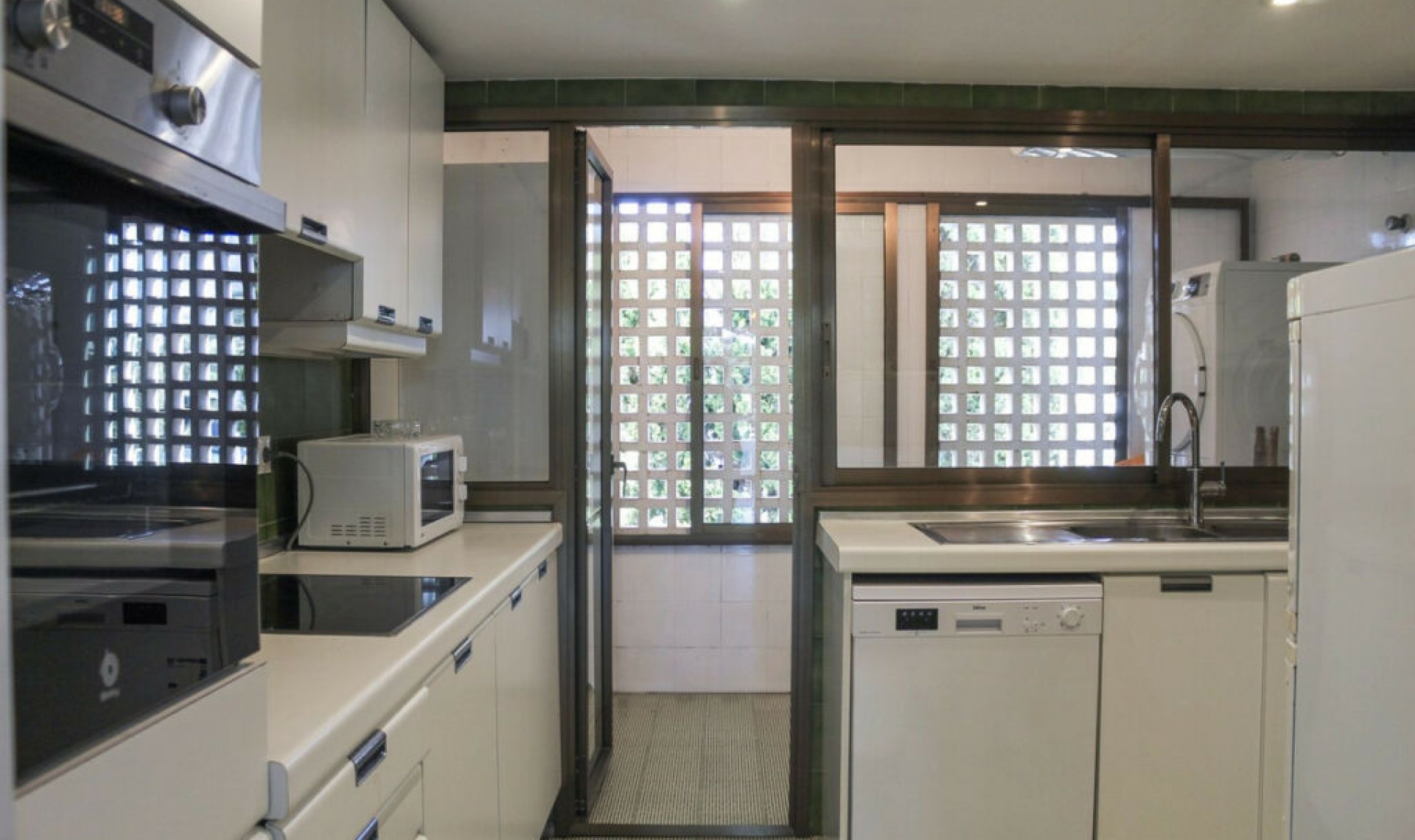 Resale - Apartment -
Puerto Banús