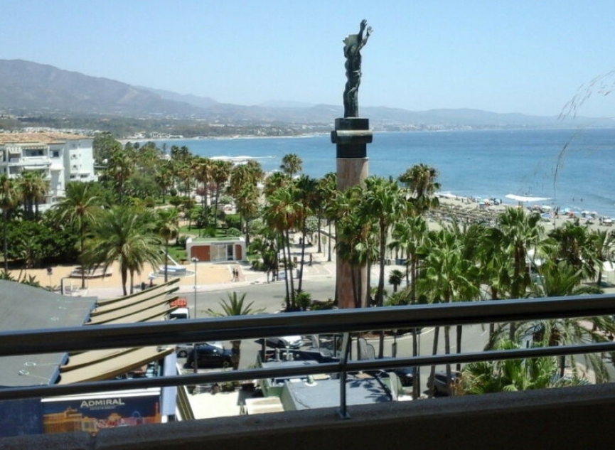 Resale - Apartment -
Puerto Banús