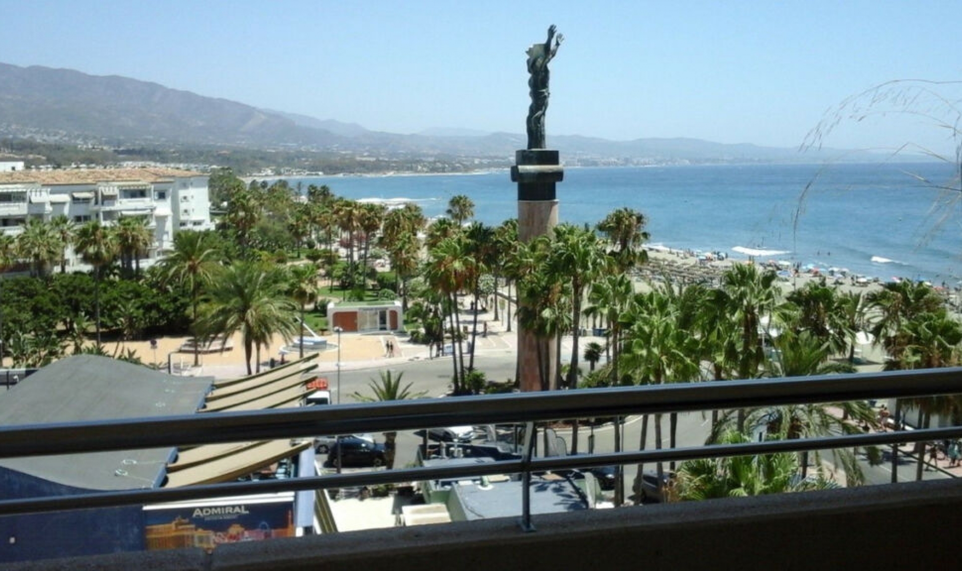 Resale - Apartment -
Puerto Banús