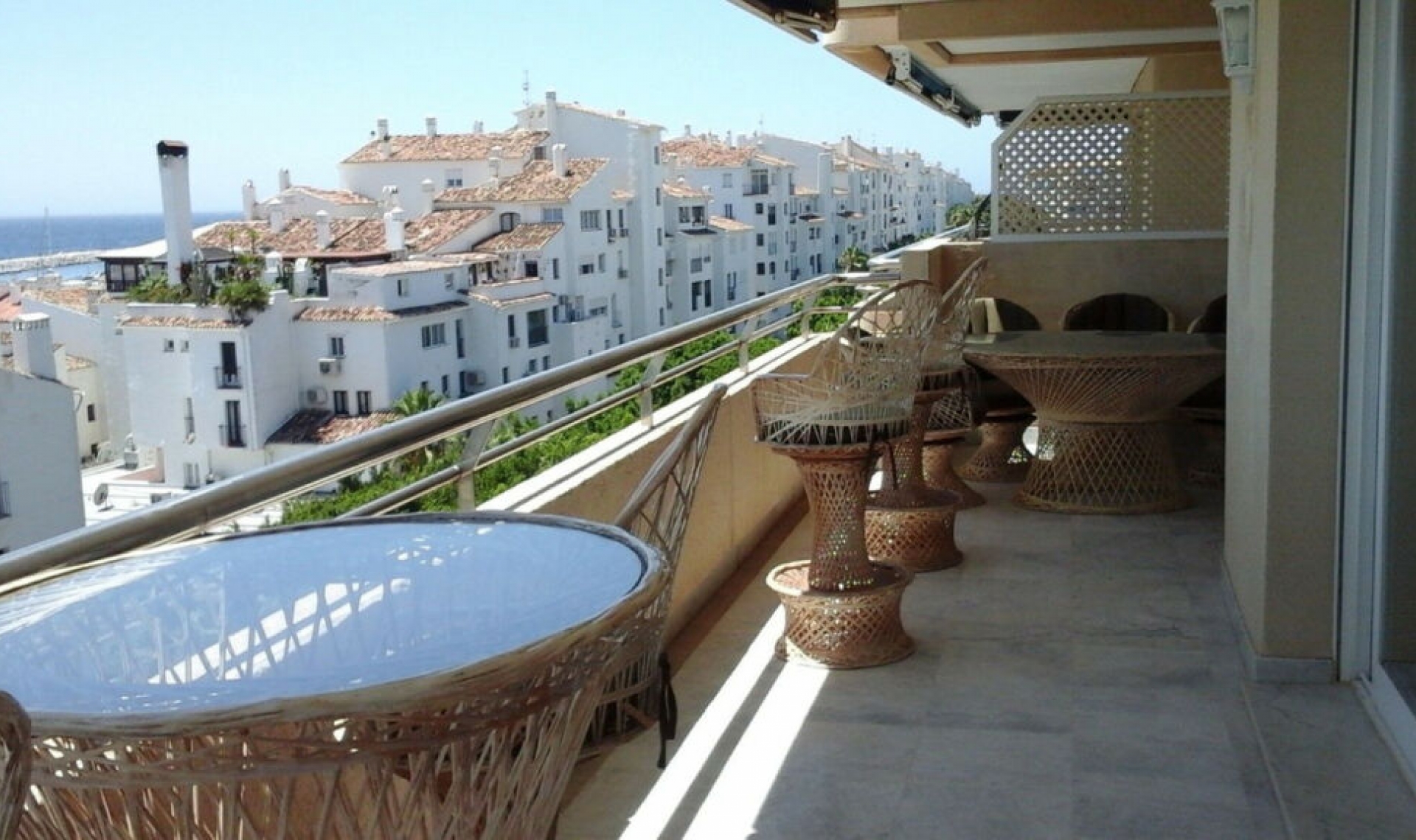 Resale - Apartment -
Puerto Banús