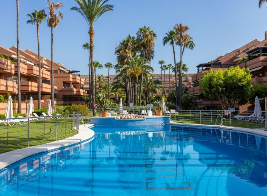 Resale - Apartment -
Puerto Banús