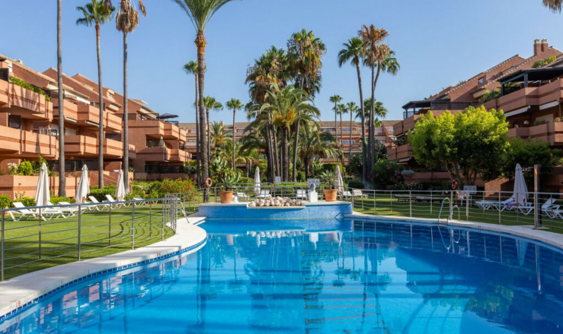 Resale - Apartment -
Puerto Banús