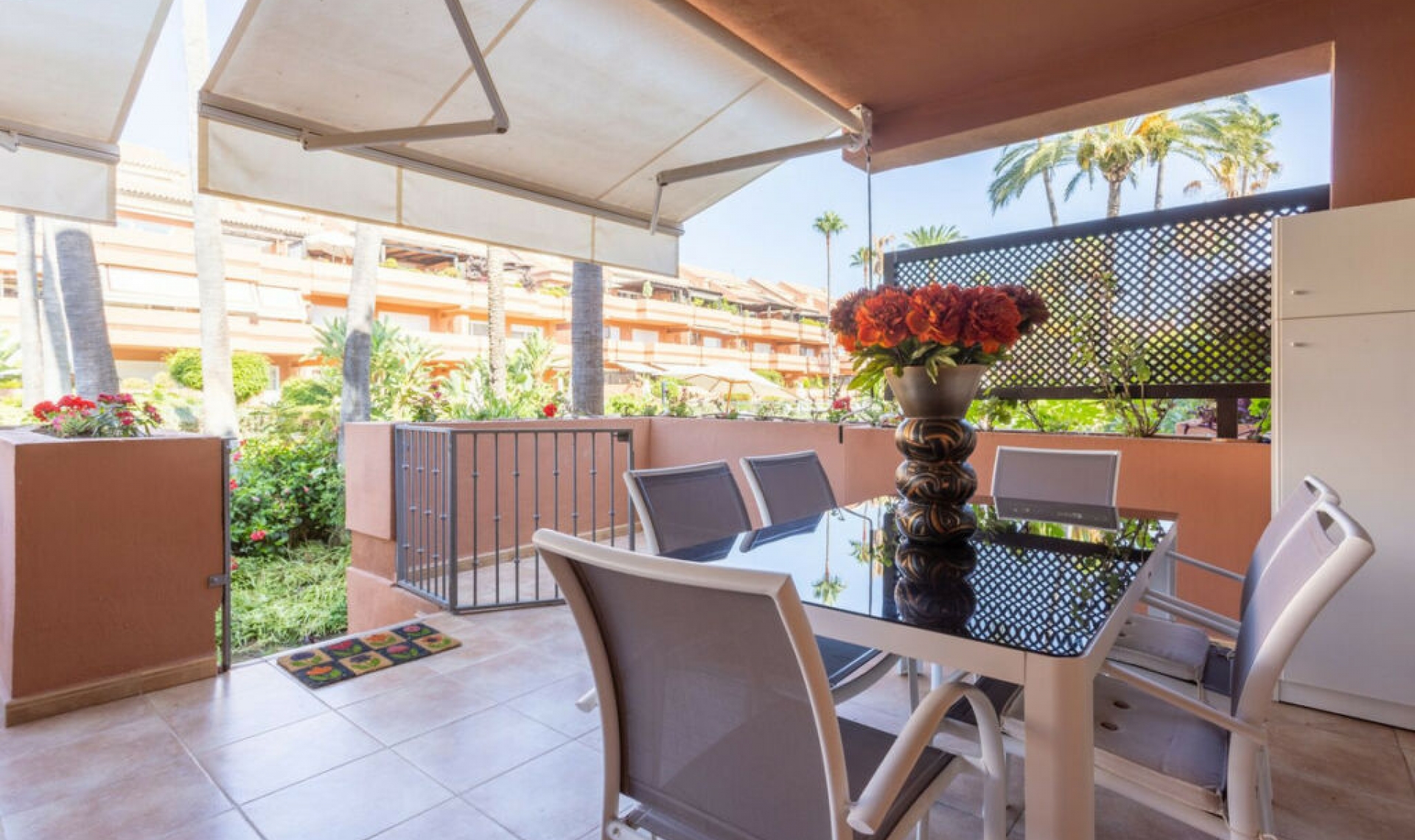 Resale - Apartment -
Puerto Banús