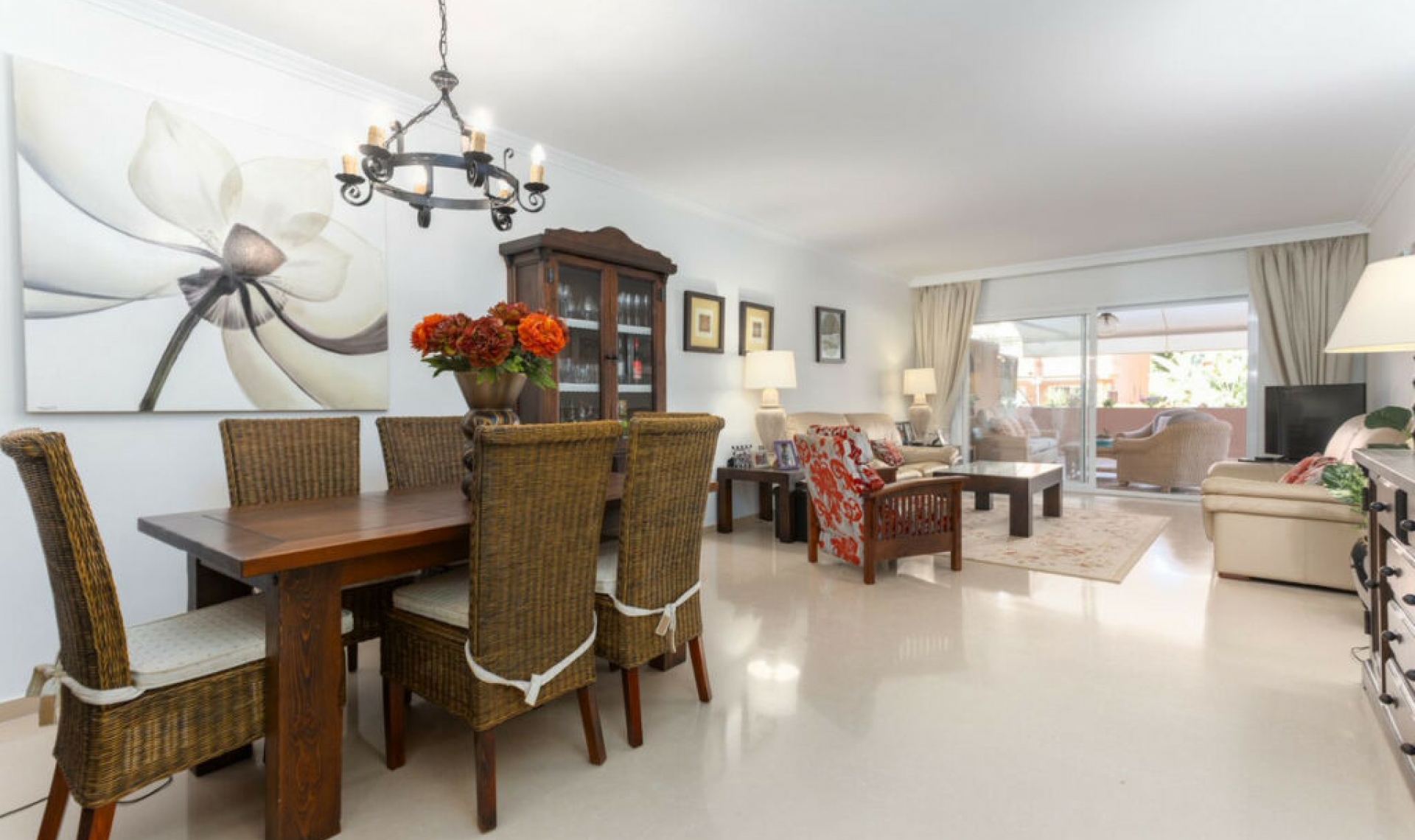 Resale - Apartment -
Puerto Banús