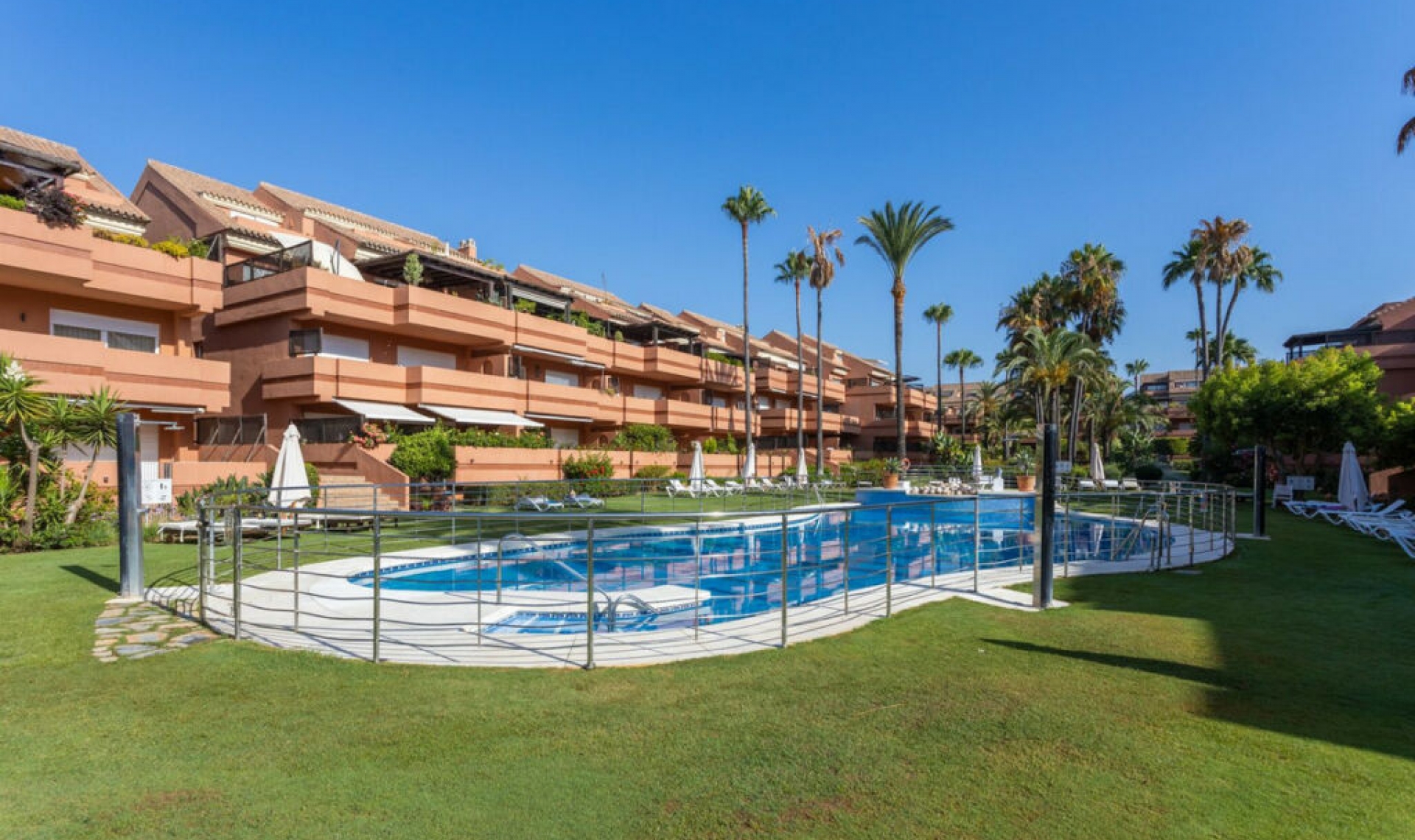 Resale - Apartment -
Puerto Banús