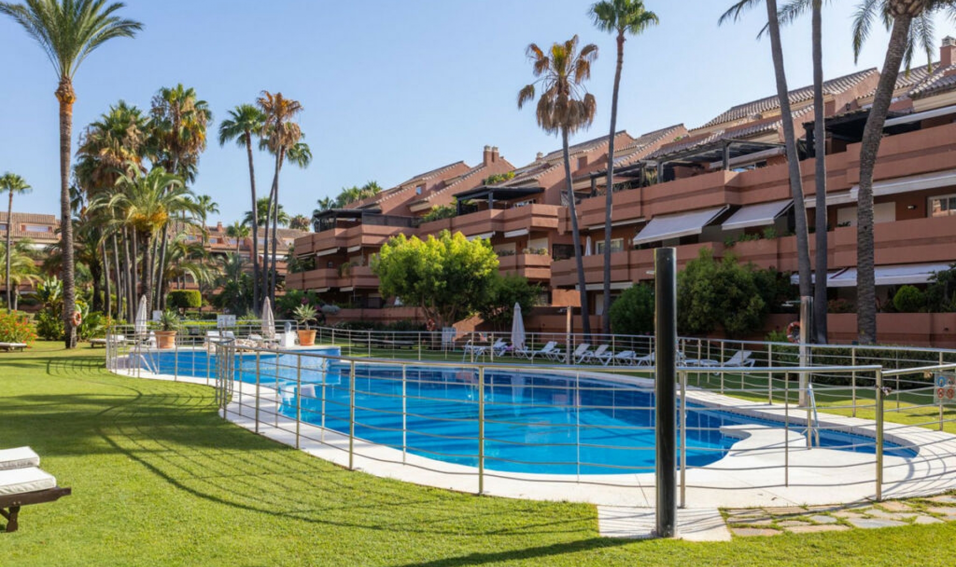Resale - Apartment -
Puerto Banús