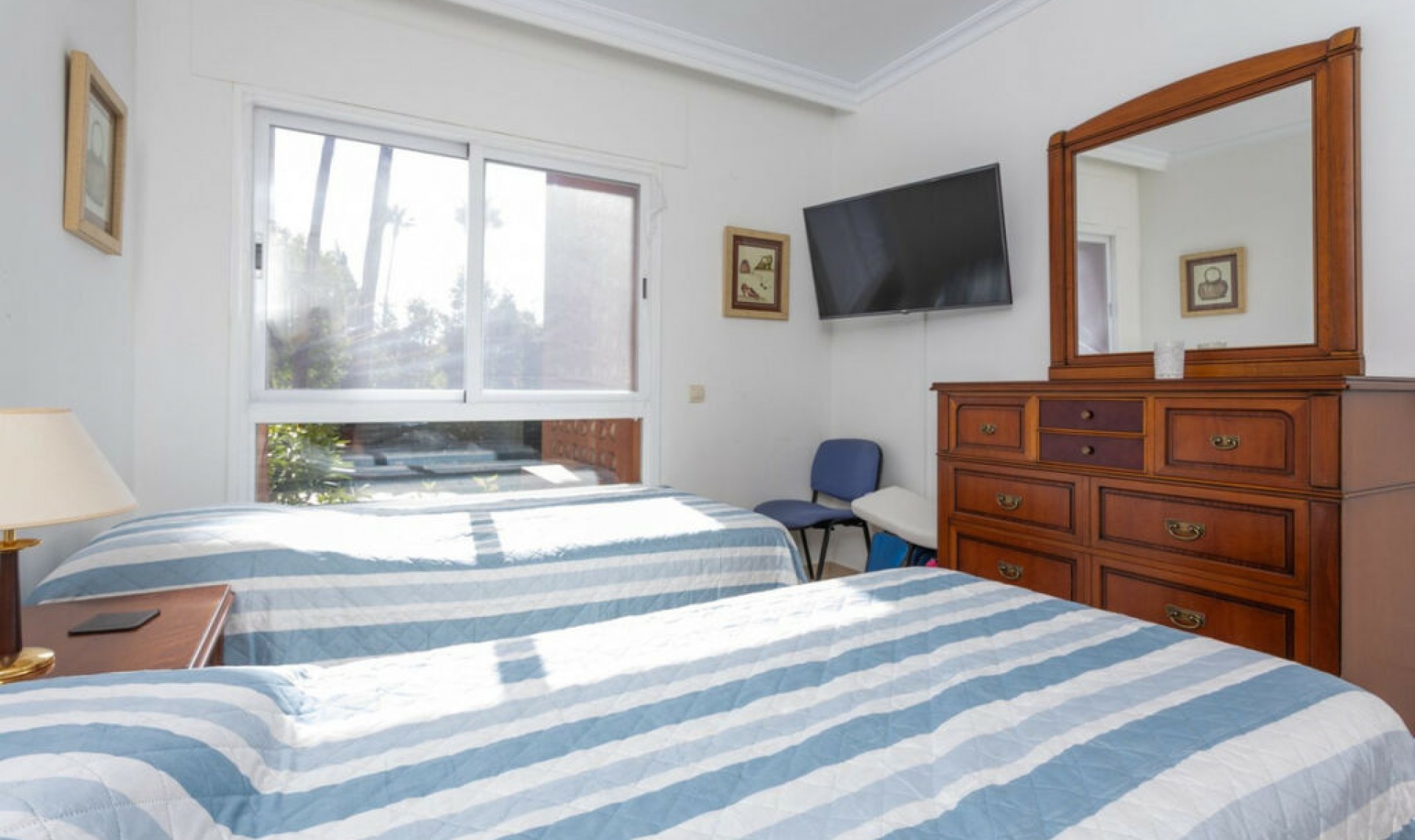 Resale - Apartment -
Puerto Banús